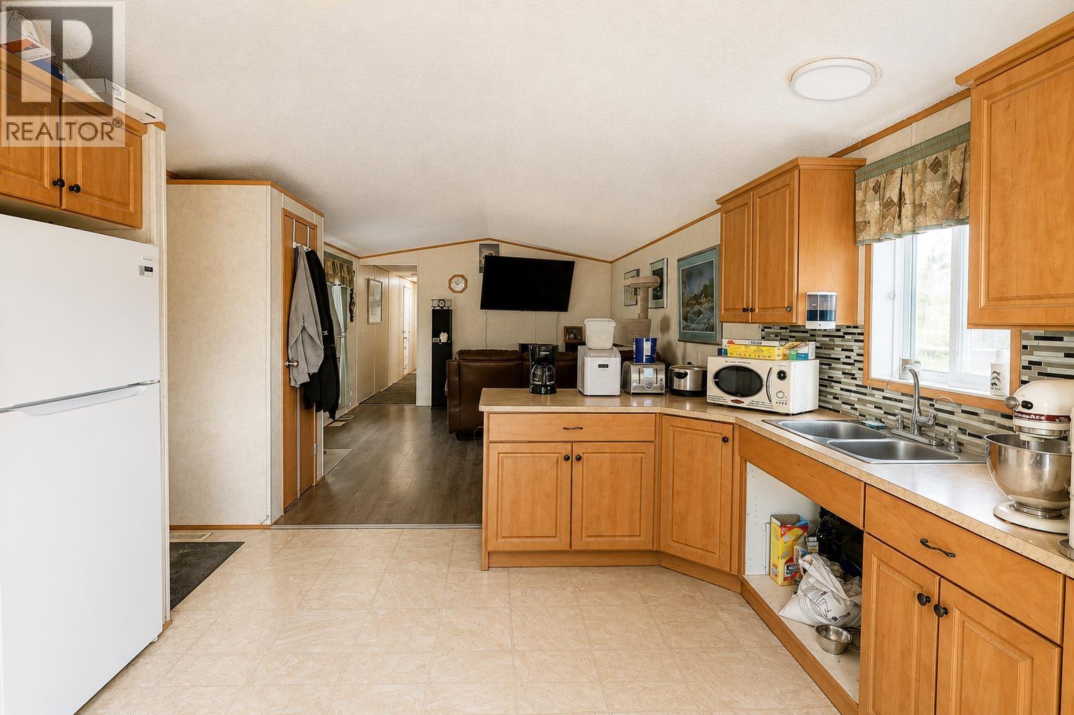5465 Elliot Lake Road, 108 Mile Ranch, British Columbia  V0K 2E1 - Photo 6 - R3158533