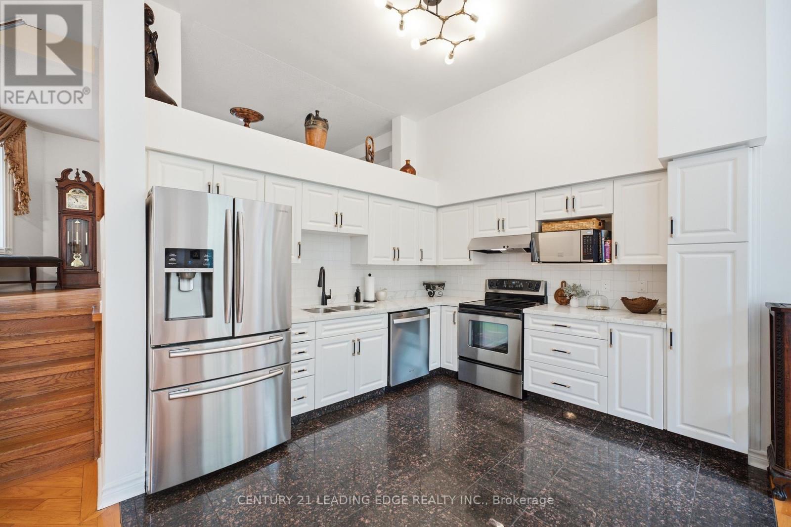 11 Guildpark Pathway, Toronto, Ontario  M1J 3P1 - Photo 8 - E13708290