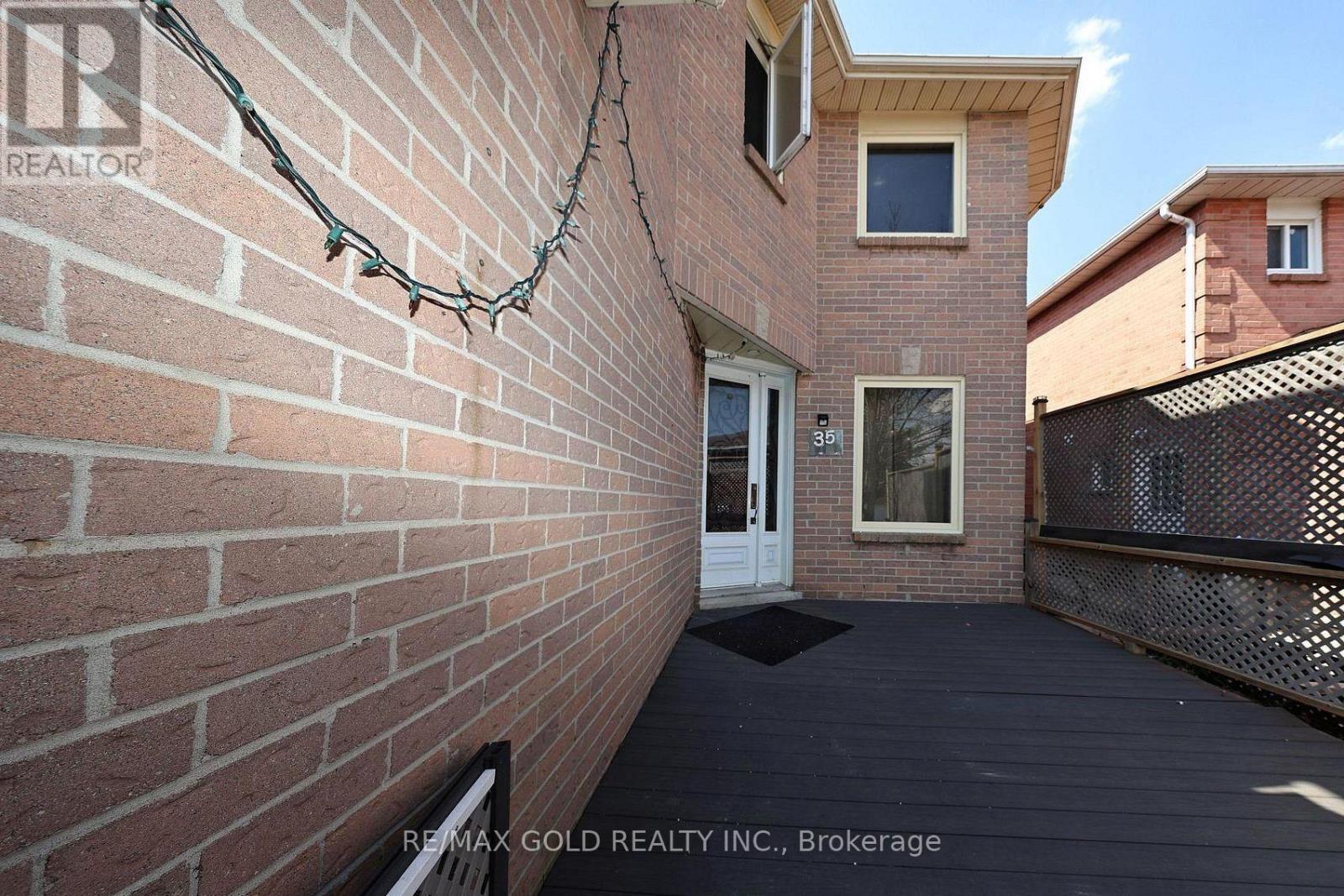 35 Kirk Drive, Brampton, Ontario L6X 4E6 - Photo 2 - W13705040