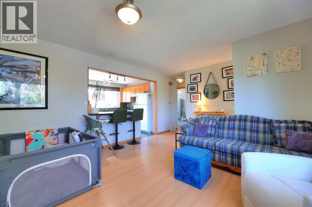 108 Pinecliff Way NE, Calgary, Alberta  T1Y 3X3 - Photo 10 - A2339521