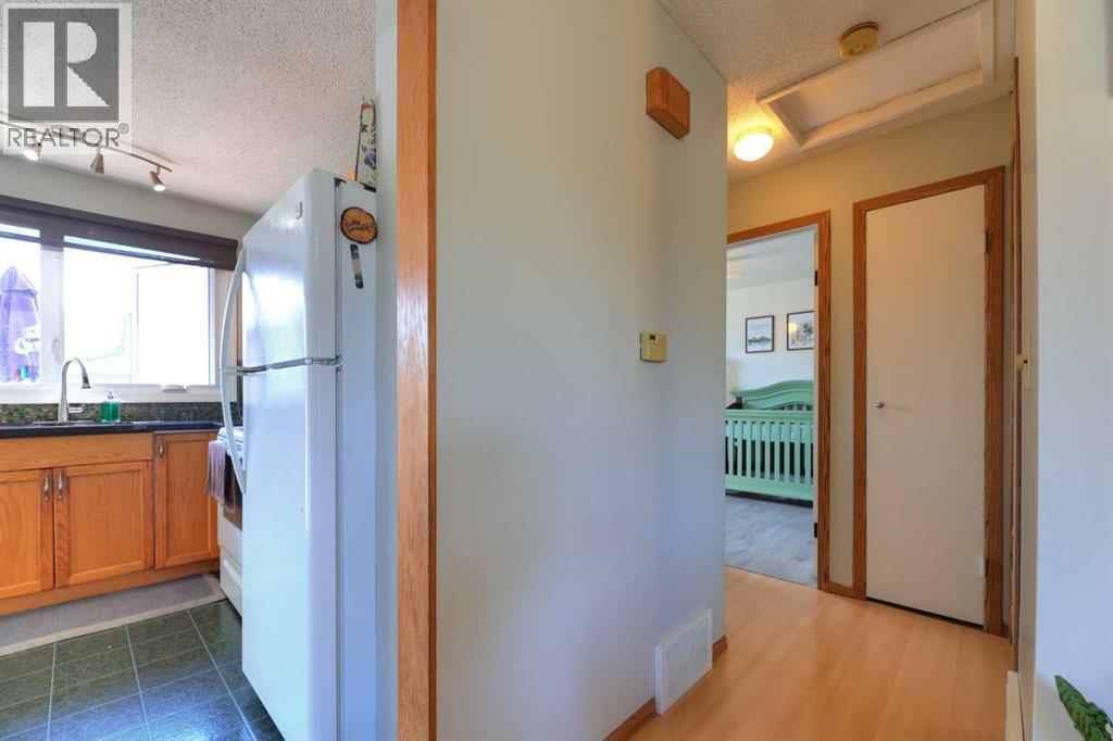 108 Pinecliff Way NE, Calgary, Alberta  T1Y 3X3 - Photo 11 - A2339521