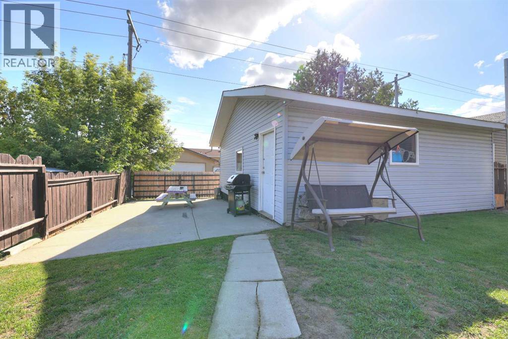 108 Pinecliff Way NE, Calgary, Alberta  T1Y 3X3 - Photo 4 - A2339521