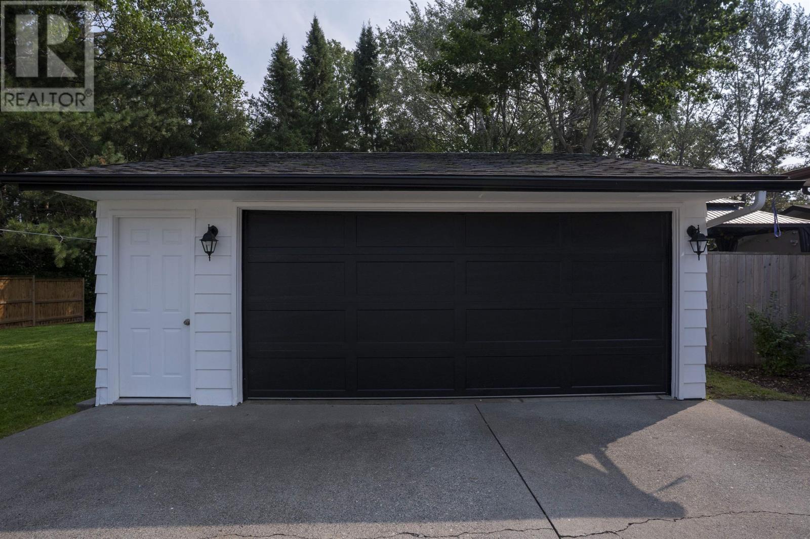 556 Laurentian Dr, Thunder Bay, Ontario  P7C 5J8 - Photo 2 - TB2602499