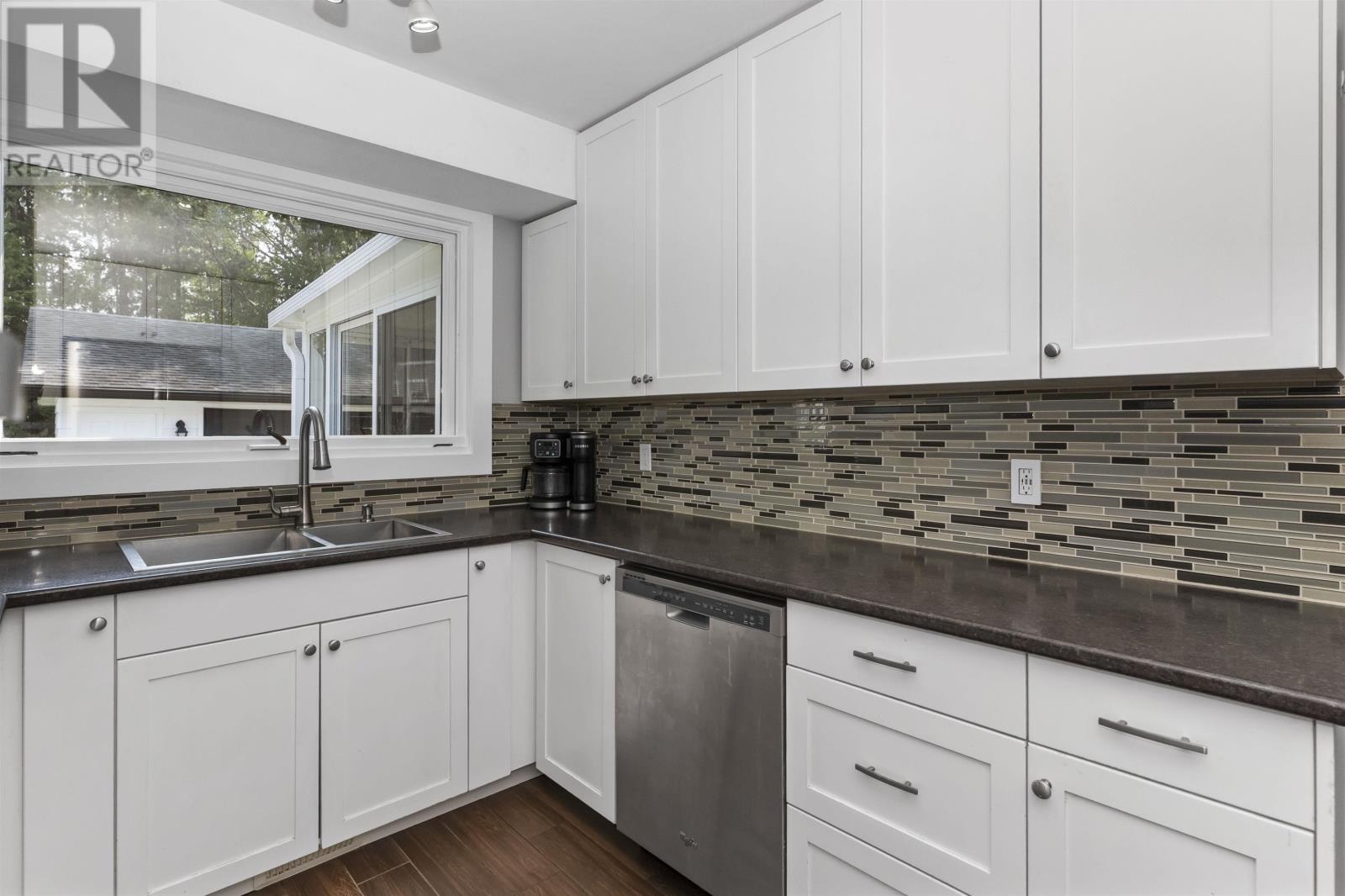 556 Laurentian Dr, Thunder Bay, Ontario  P7C 5J8 - Photo 5 - TB2602499