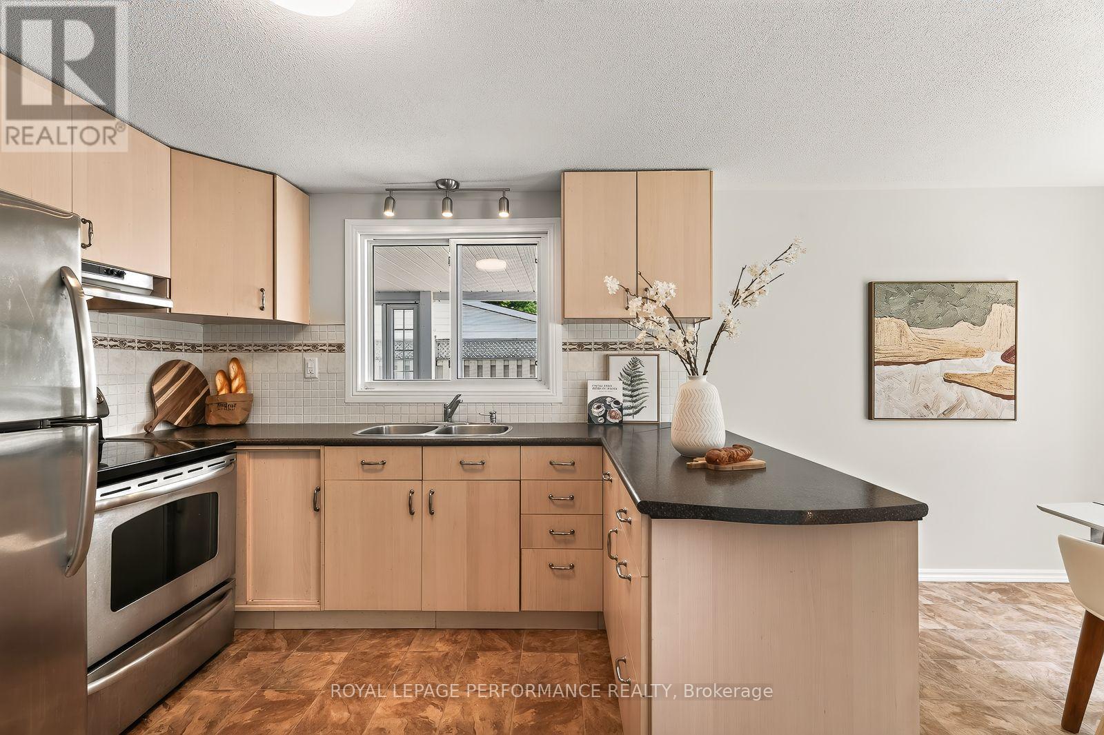 2179 Erinbrook Crescent, Ottawa, Ontario  K1B 4J7 - Photo 11 - X13709416