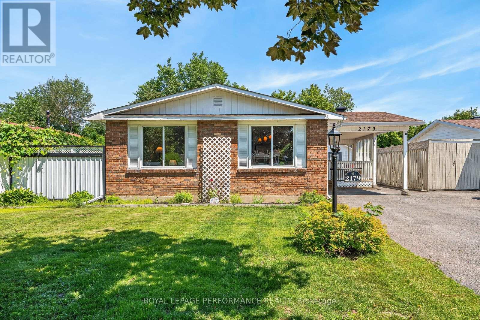 2179 Erinbrook Crescent, Ottawa, Ontario  K1B 4J7 - Photo 2 - X13709416