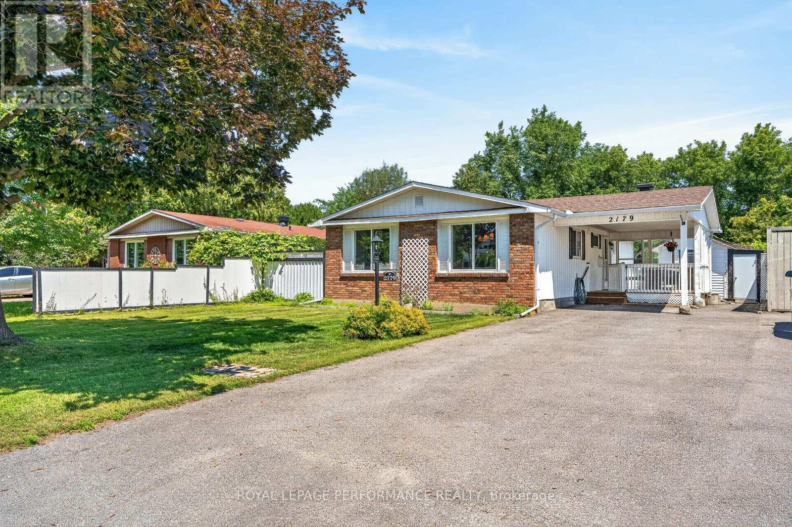 2179 Erinbrook Crescent, Ottawa, Ontario  K1B 4J7 - Photo 3 - X13709416