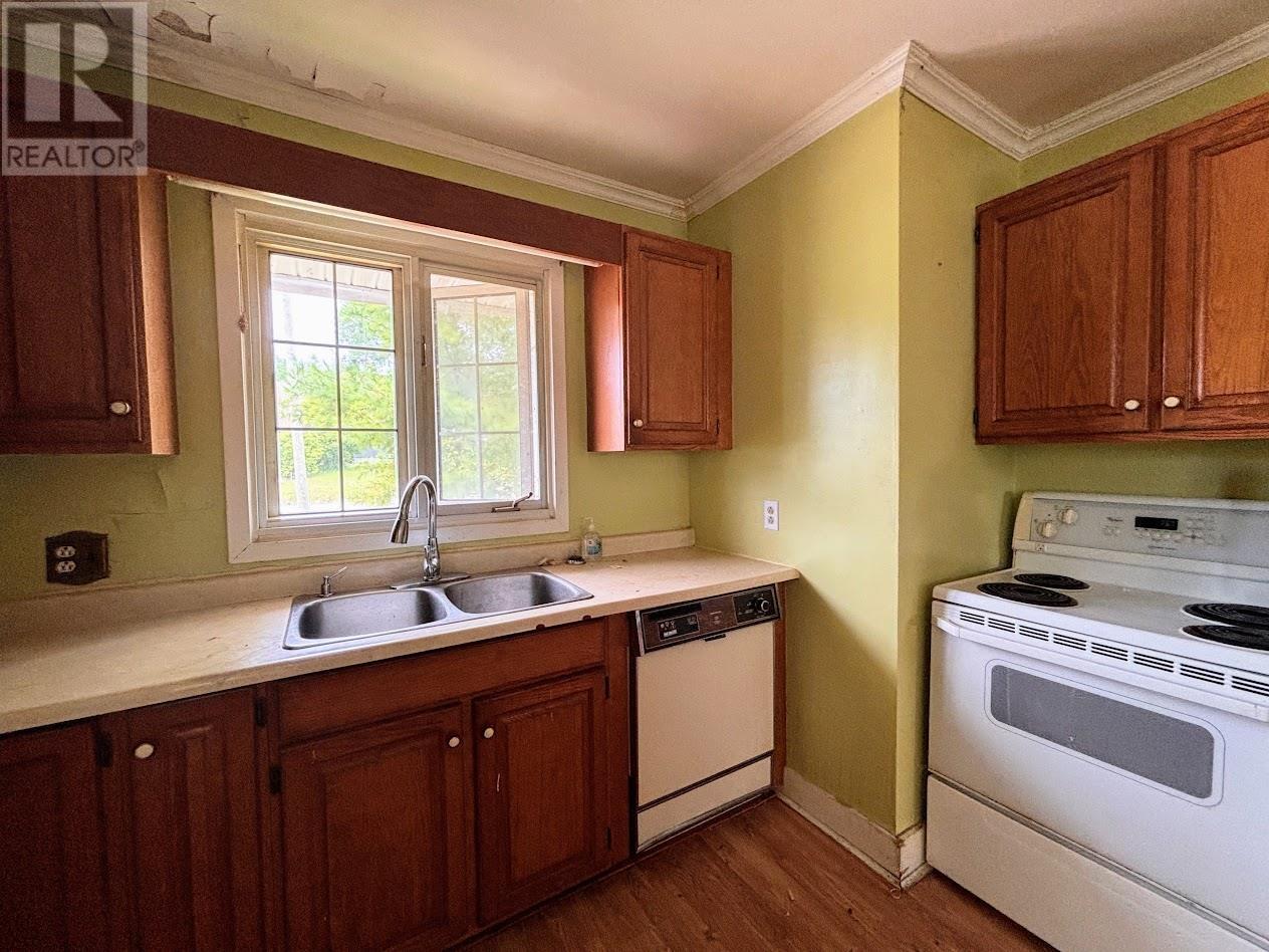 7 Mona Dr, Manitouwadge, Ontario  P0T 2C0 - Photo 3 - TB2602504
