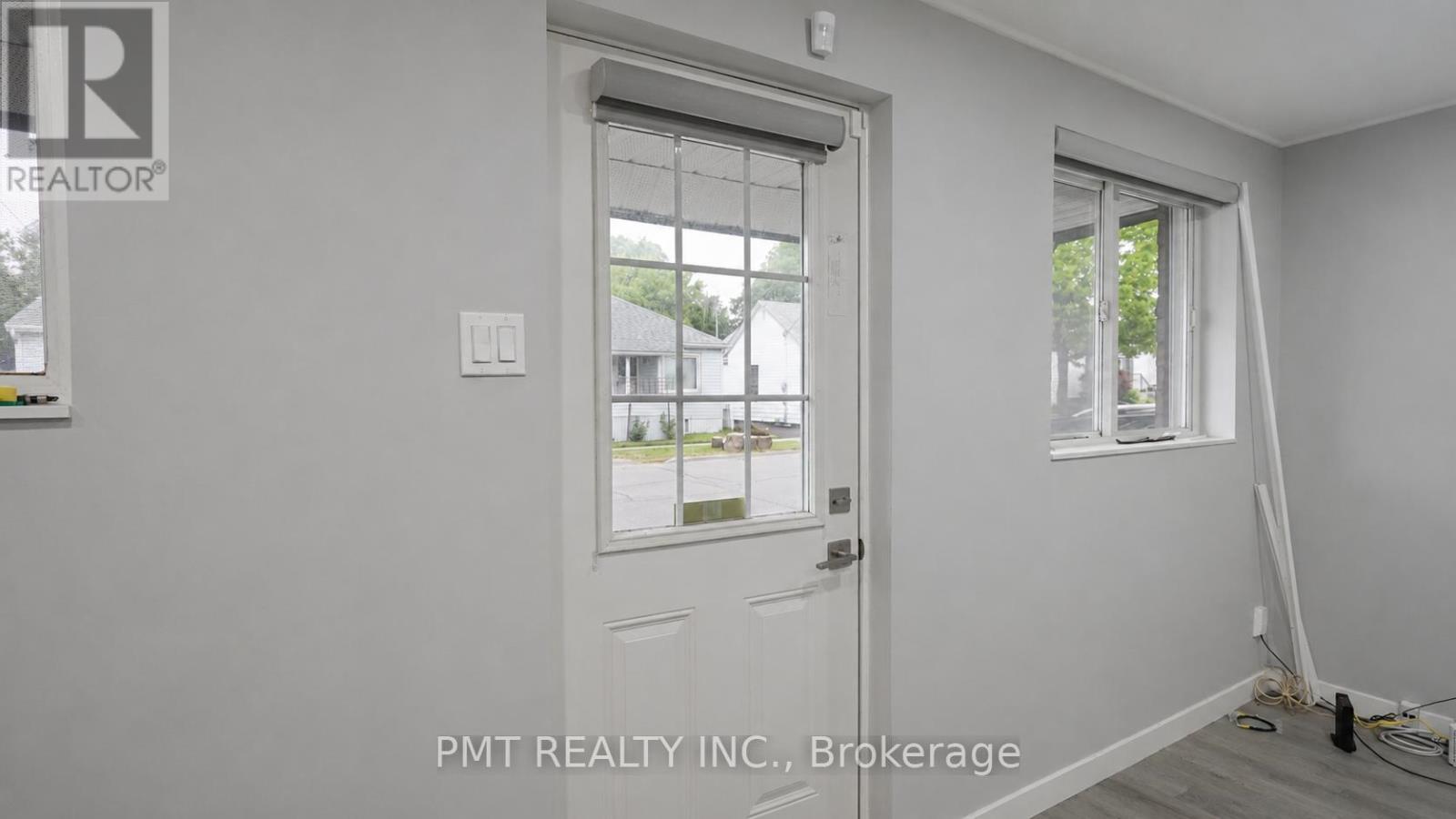 109 Nassau Street, Oshawa, Ontario  L1J 4A3 - Photo 2 - E13709436