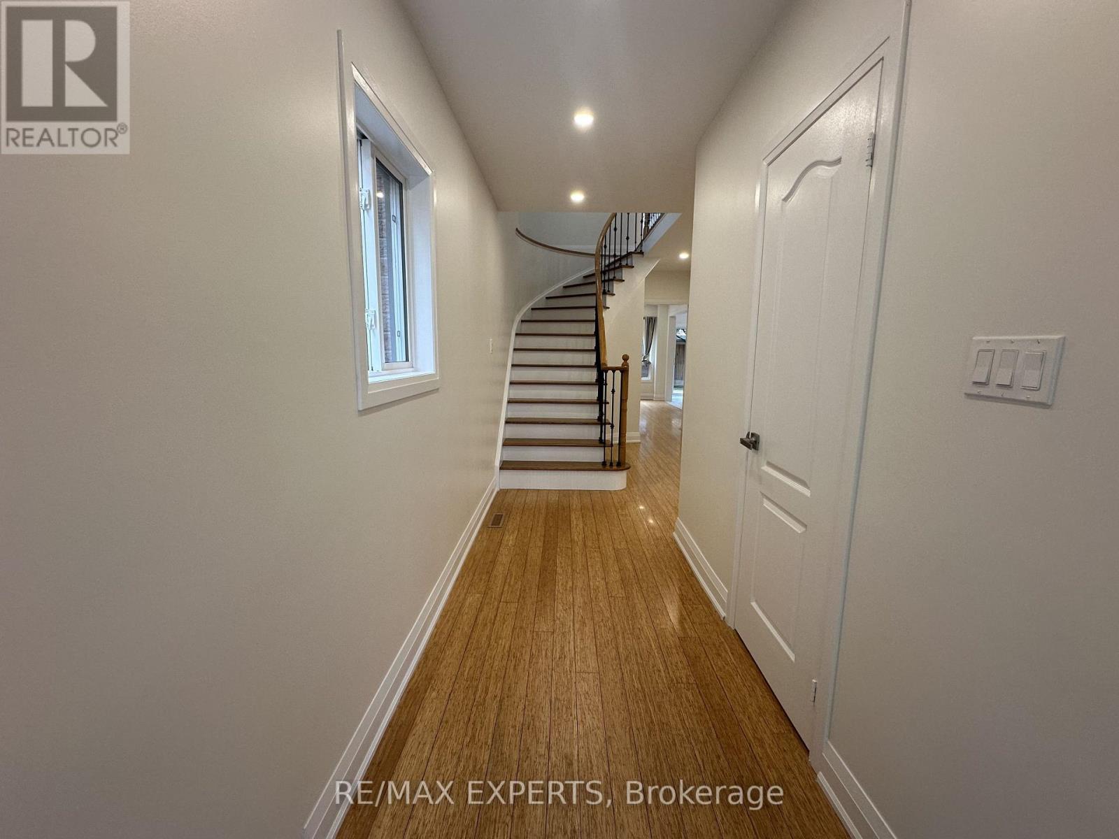 249 Rushbrook Drive, Newmarket, Ontario  L3X 2E3 - Photo 3 - N13709444