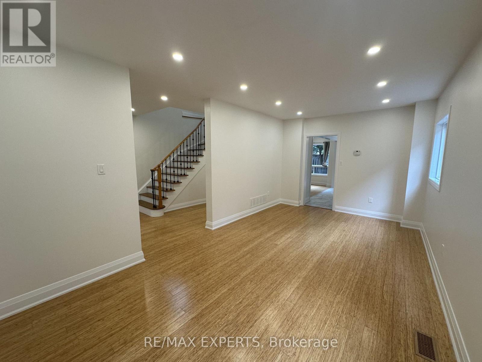 249 Rushbrook Drive, Newmarket, Ontario  L3X 2E3 - Photo 6 - N13709444