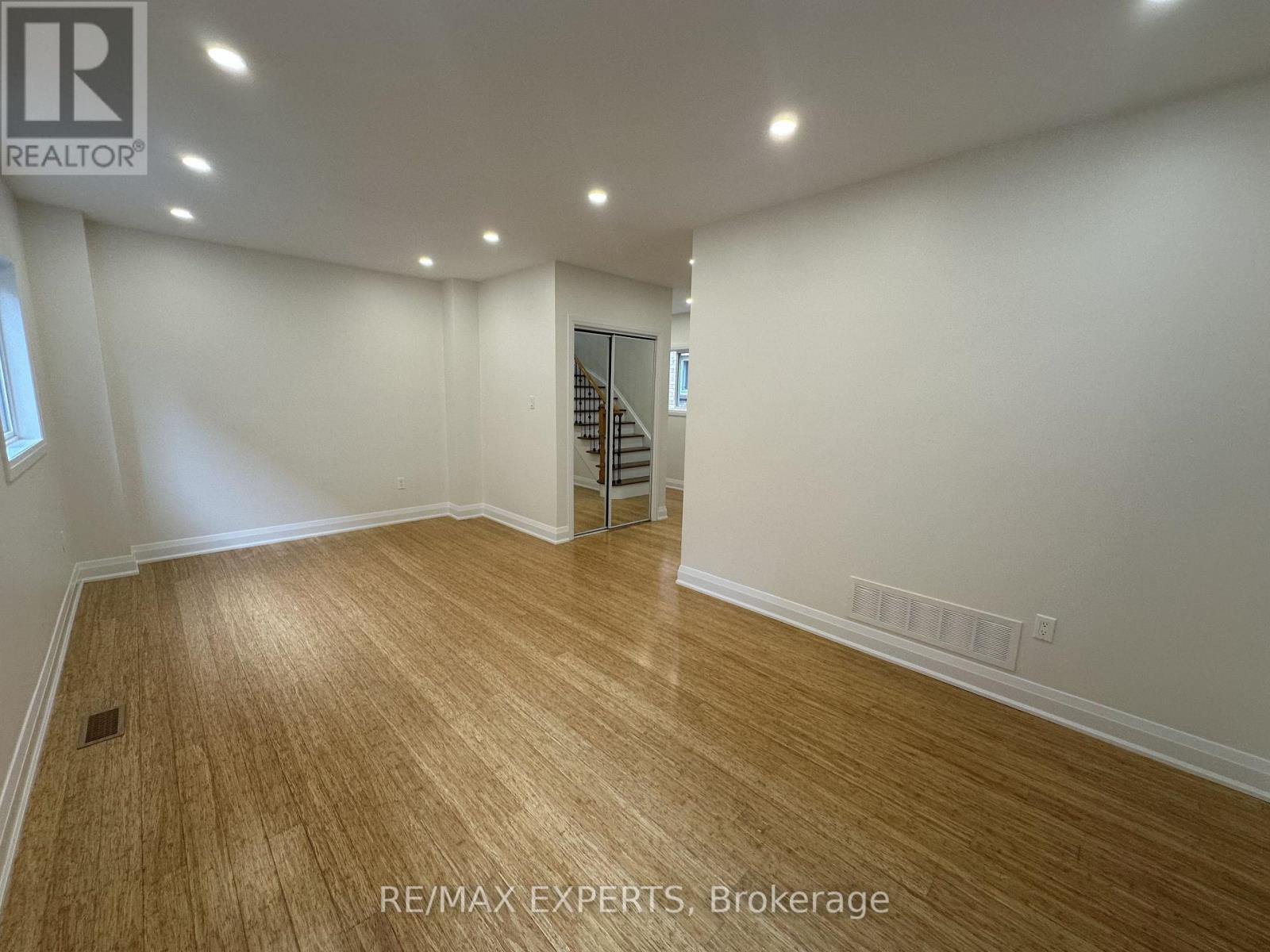 249 Rushbrook Drive, Newmarket, Ontario  L3X 2E3 - Photo 7 - N13709444