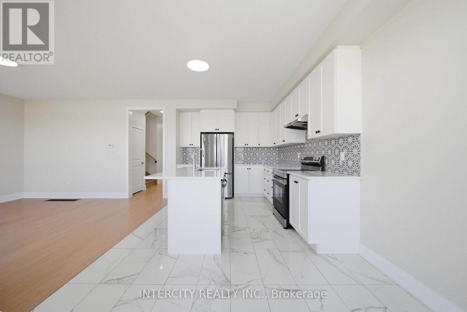 10 Kingsbury Trail, Barrie, Ontario L9J 0W9 - Photo 15 - S13709346