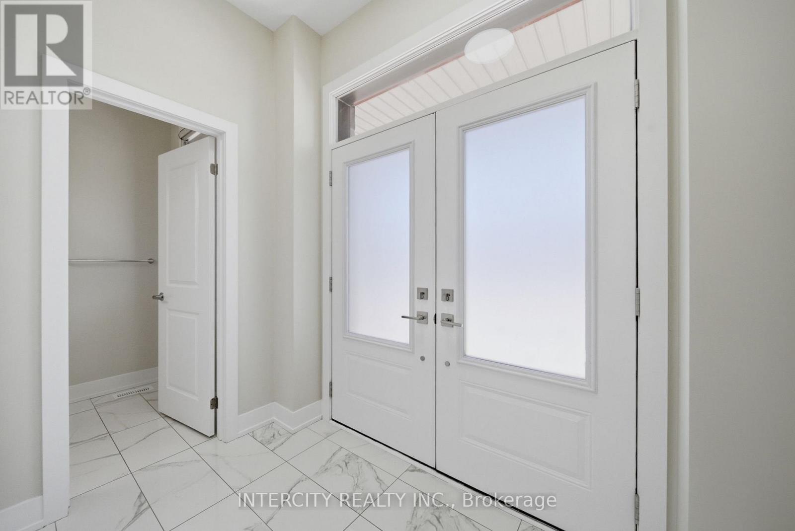 10 Kingsbury Trail, Barrie, Ontario L9J 0W9 - Photo 2 - S13709346