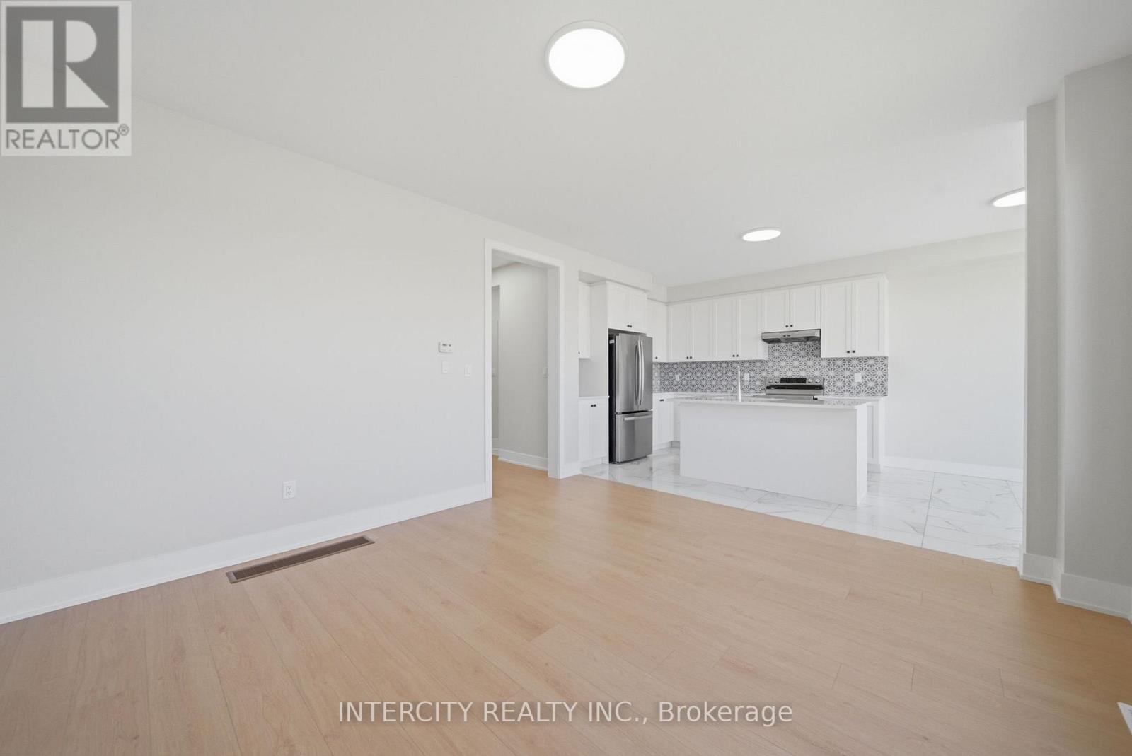 10 Kingsbury Trail, Barrie, Ontario L9J 0W9 - Photo 26 - S13709346