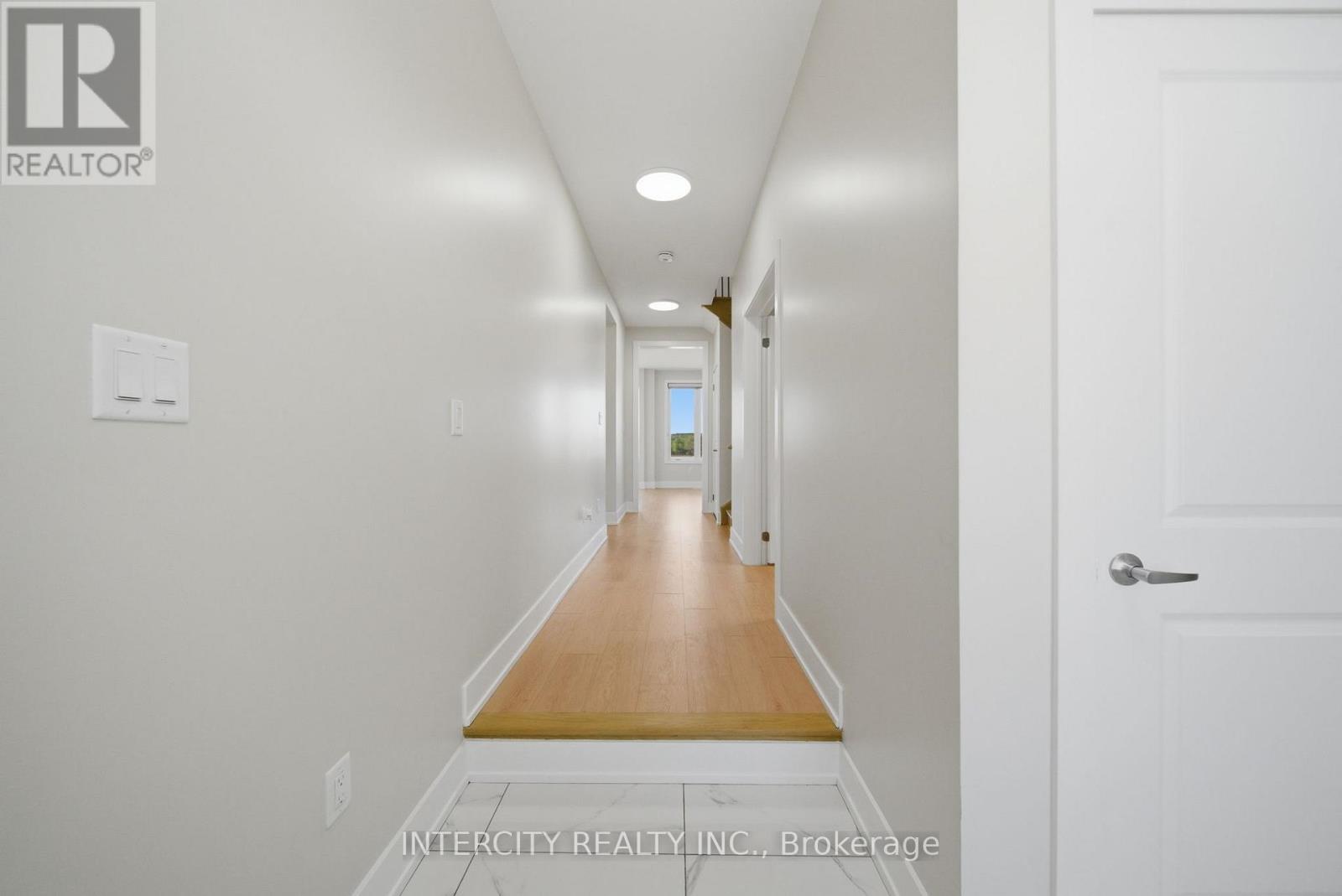 10 Kingsbury Trail, Barrie, Ontario L9J 0W9 - Photo 3 - S13709346