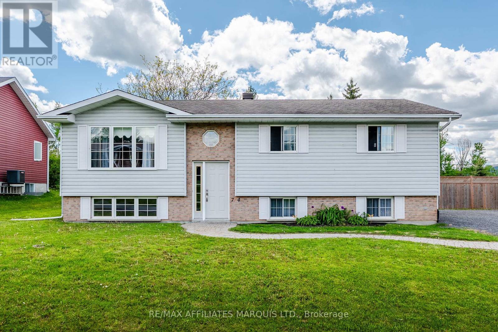 74 Columbia Avenue, South Stormont, Ontario K0C 1P0 - Photo 1 - X13709408
