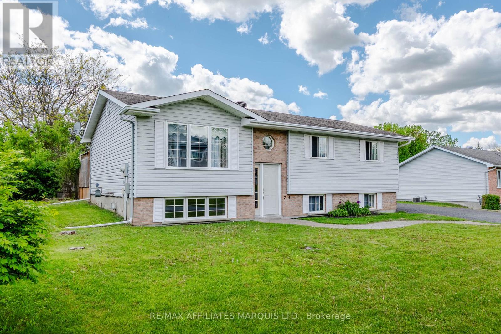 74 Columbia Avenue, South Stormont, Ontario K0C 1P0 - Photo 2 - X13709408