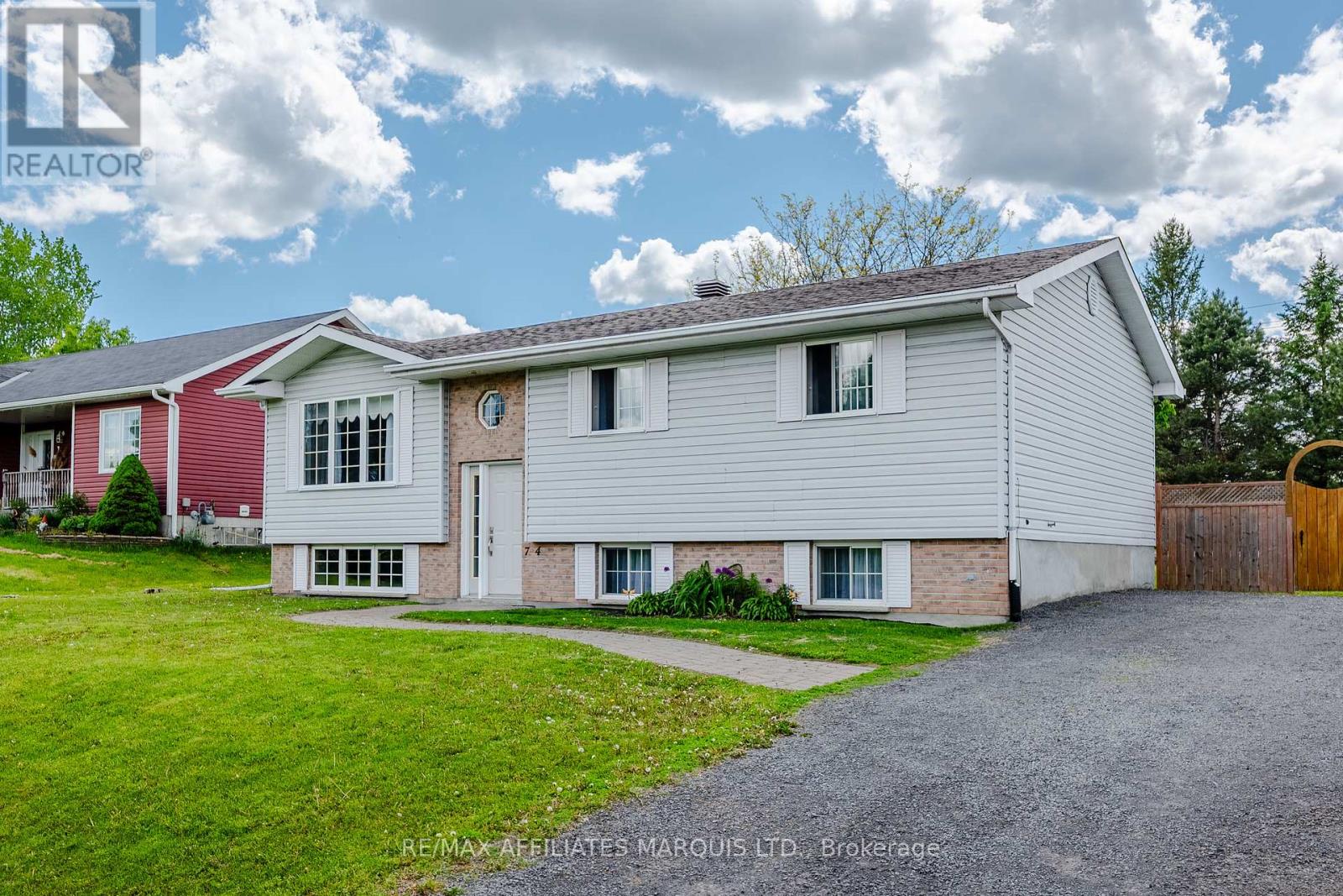 74 Columbia Avenue, South Stormont, Ontario K0C 1P0 - Photo 3 - X13709408