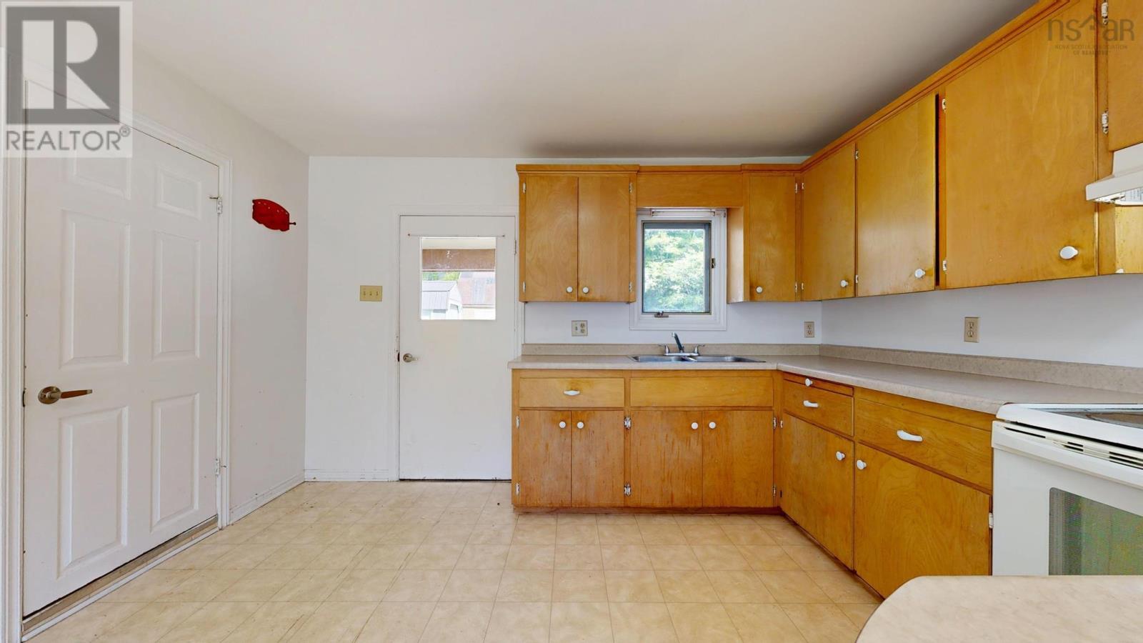 83 Jubilee Road, Bridgewater, Nova Scotia  B4V 2A3 - Photo 7 - 202613514