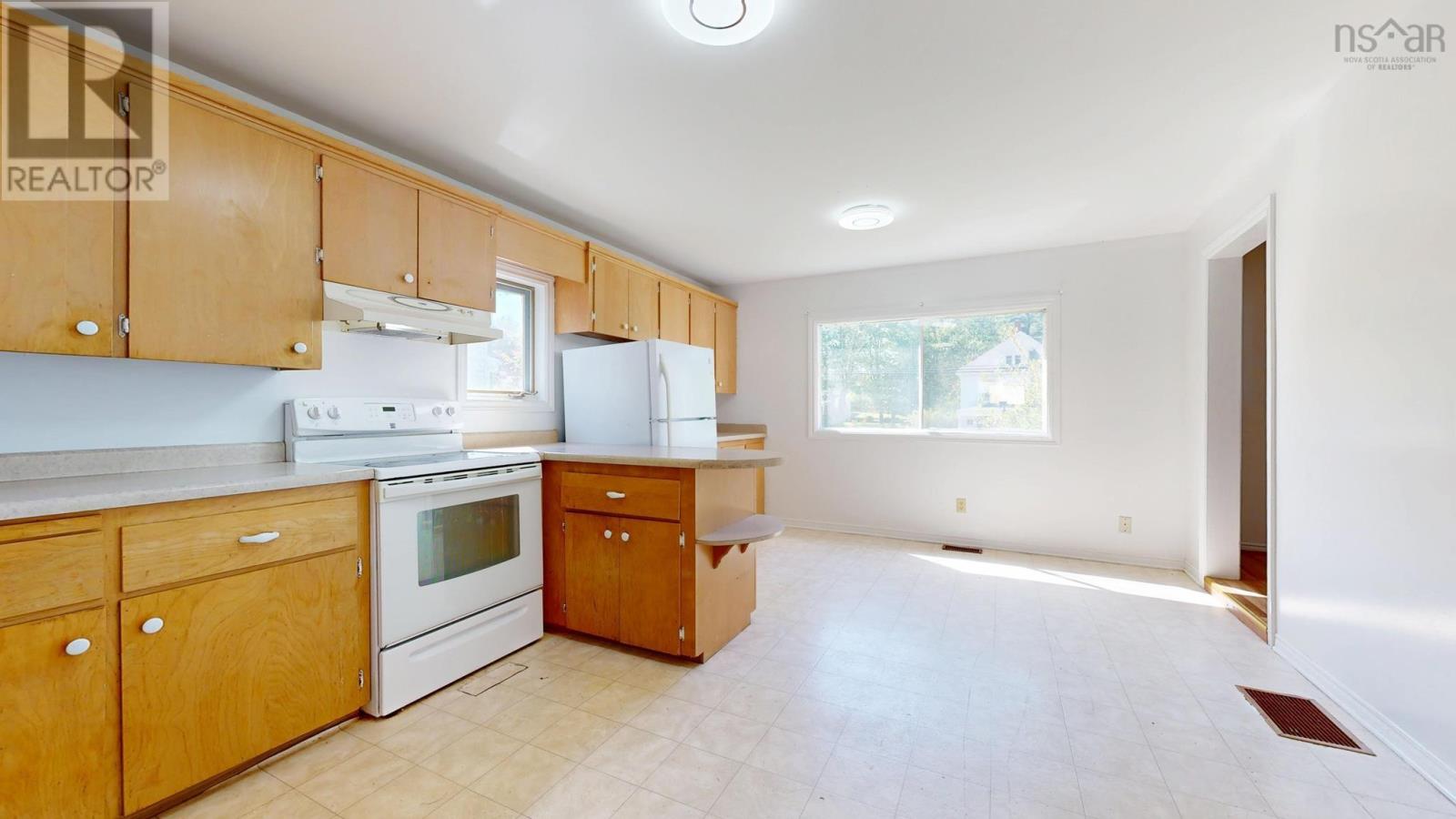 83 Jubilee Road, Bridgewater, Nova Scotia  B4V 2A3 - Photo 4 - 202613514