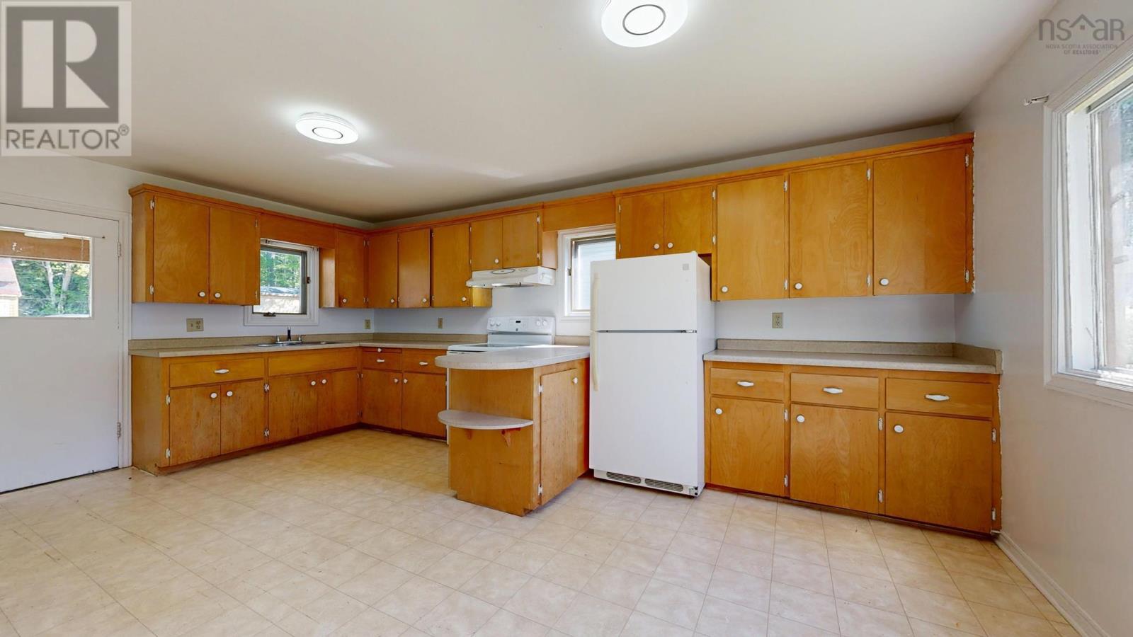 83 Jubilee Road, Bridgewater, Nova Scotia  B4V 2A3 - Photo 6 - 202613514