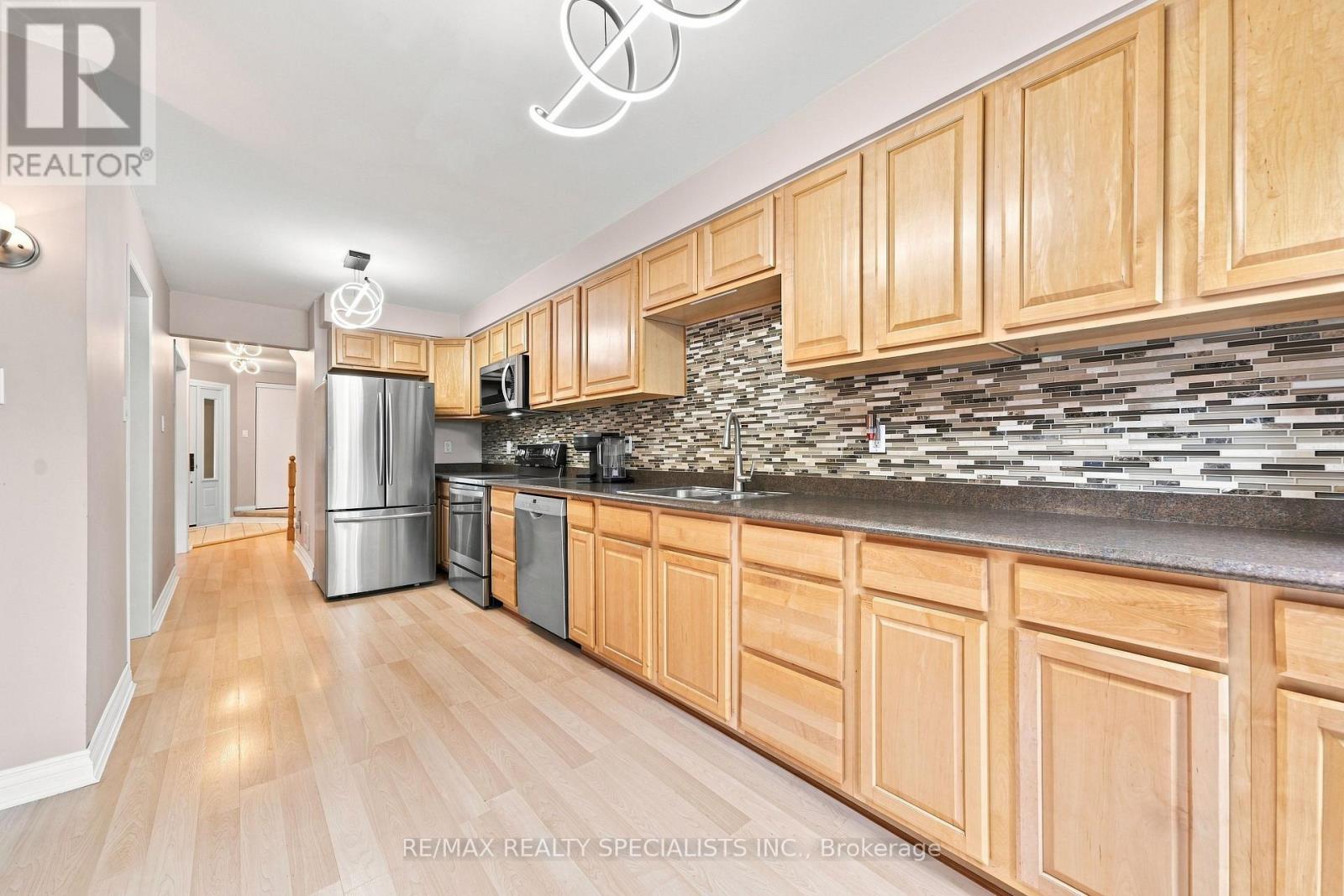 3881 Ponderosa Lane, Mississauga, Ontario  L5N 6W4 - Photo 11 - W13709368