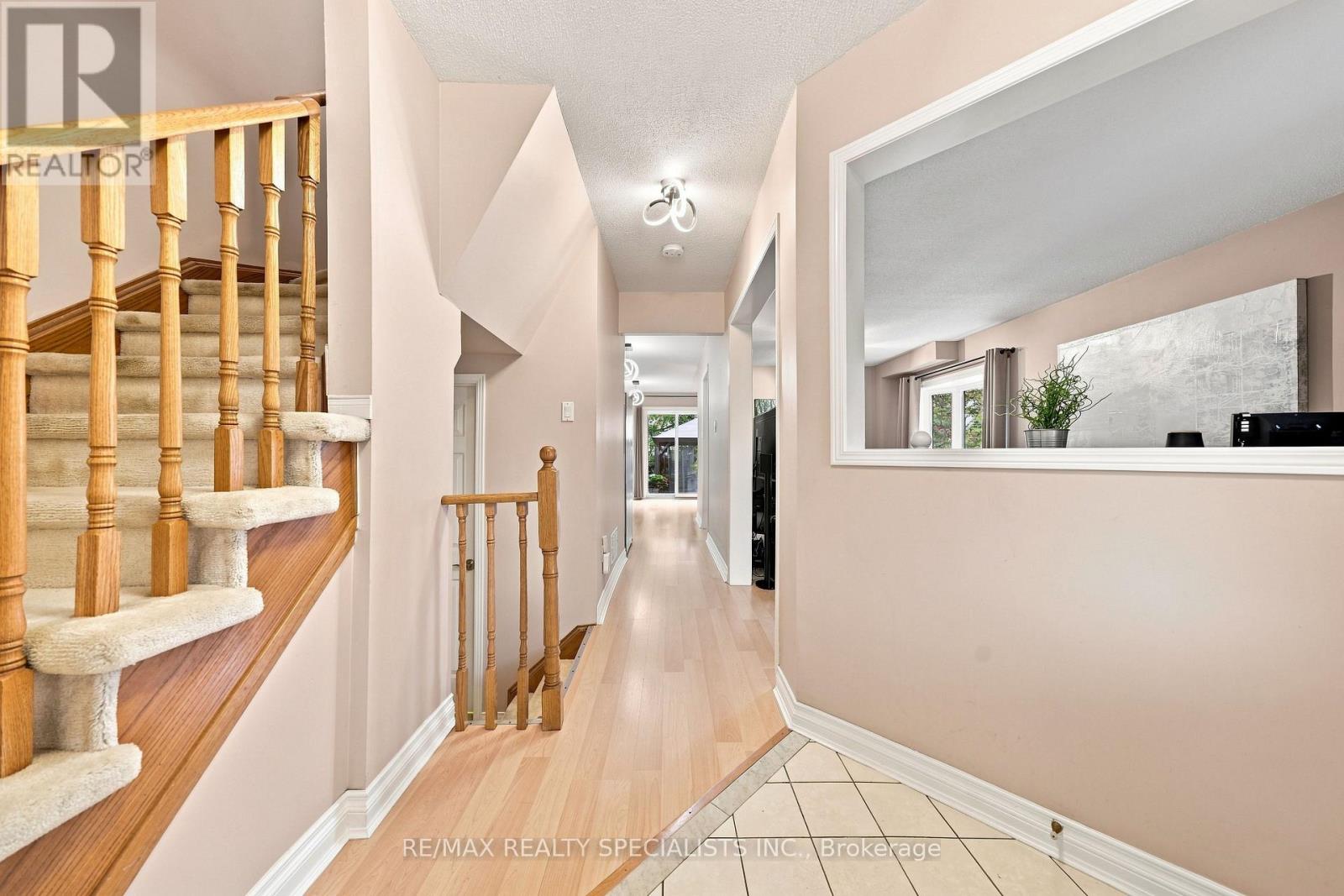 3881 Ponderosa Lane, Mississauga, Ontario  L5N 6W4 - Photo 5 - W13709368