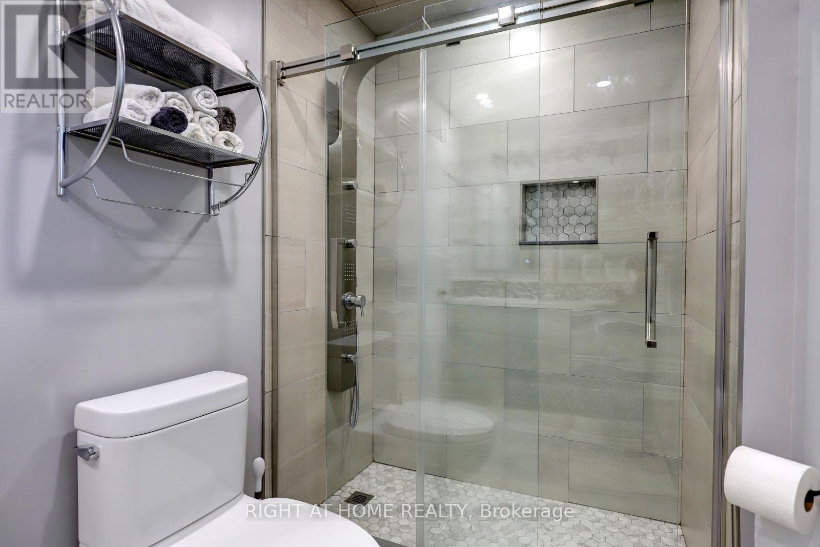 1412 Carmen Drive, Mississauga, Ontario  L5G 3Z1 - Photo 23 - W13709450