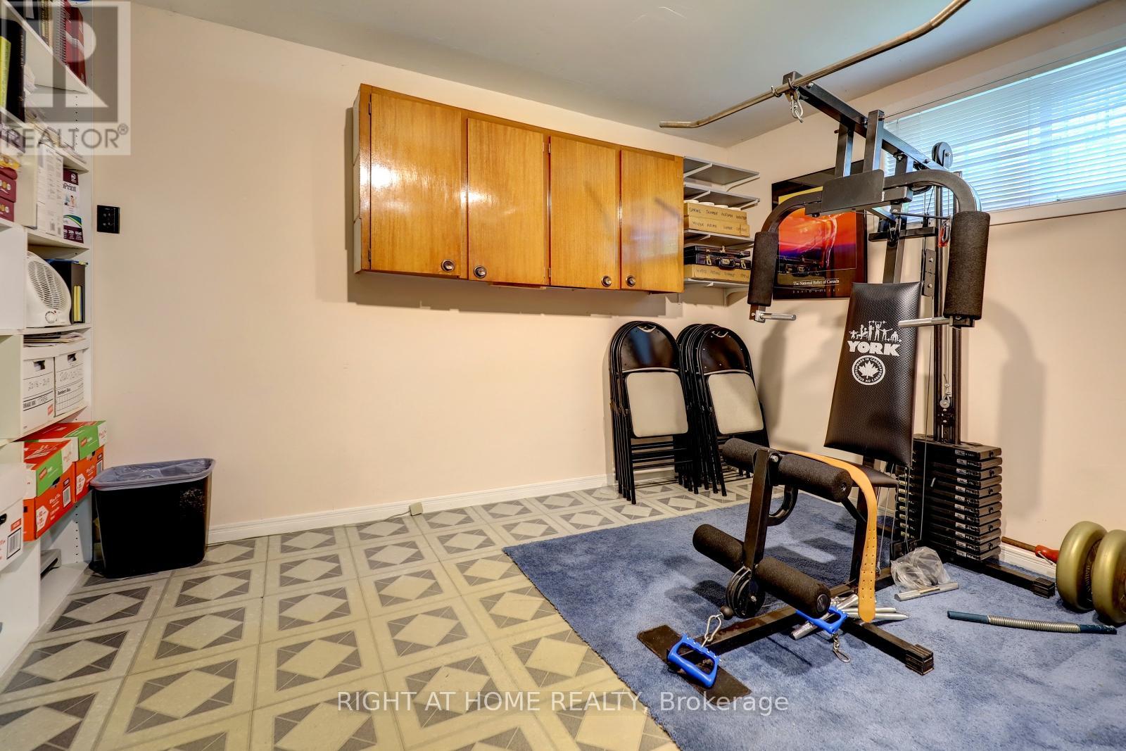 1412 Carmen Drive, Mississauga, Ontario  L5G 3Z1 - Photo 35 - W13709450