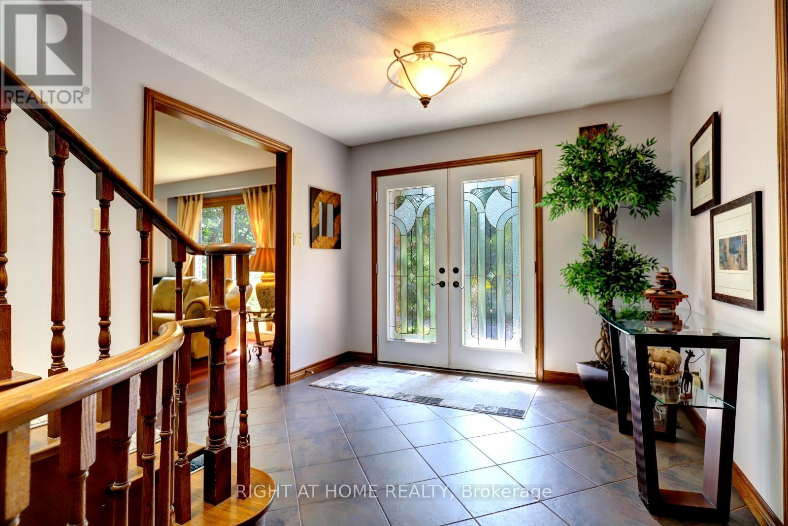 1412 Carmen Drive, Mississauga, Ontario  L5G 3Z1 - Photo 6 - W13709450