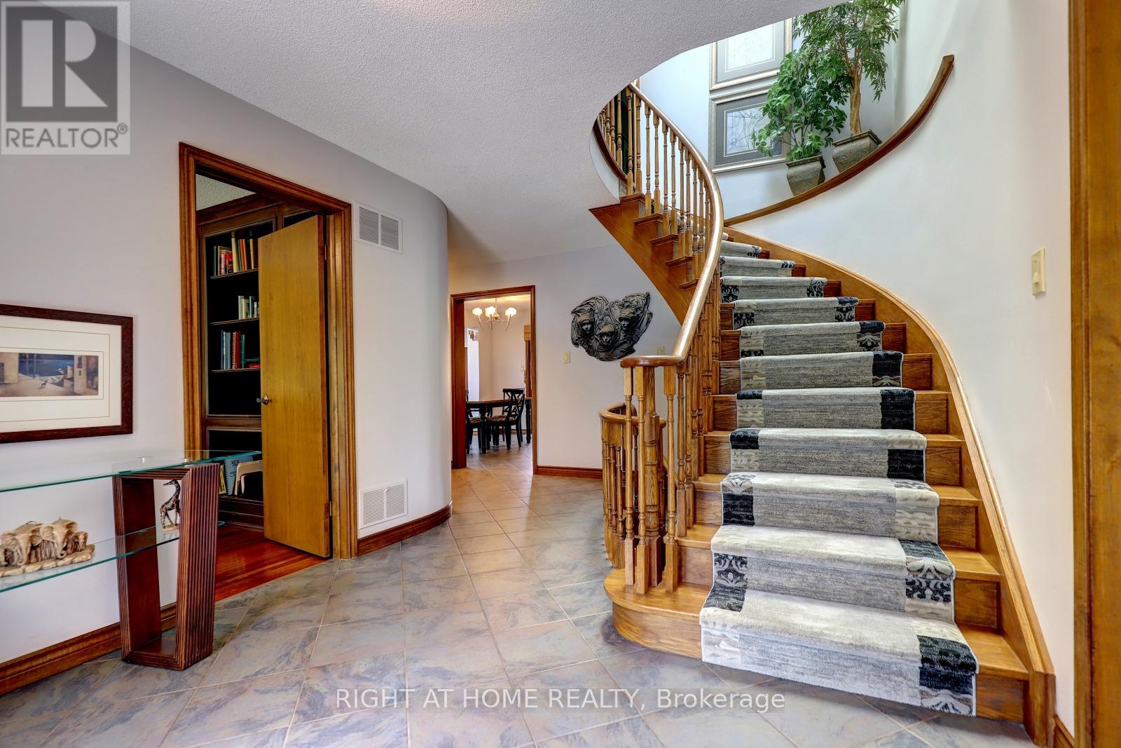 1412 Carmen Drive, Mississauga, Ontario  L5G 3Z1 - Photo 8 - W13709450