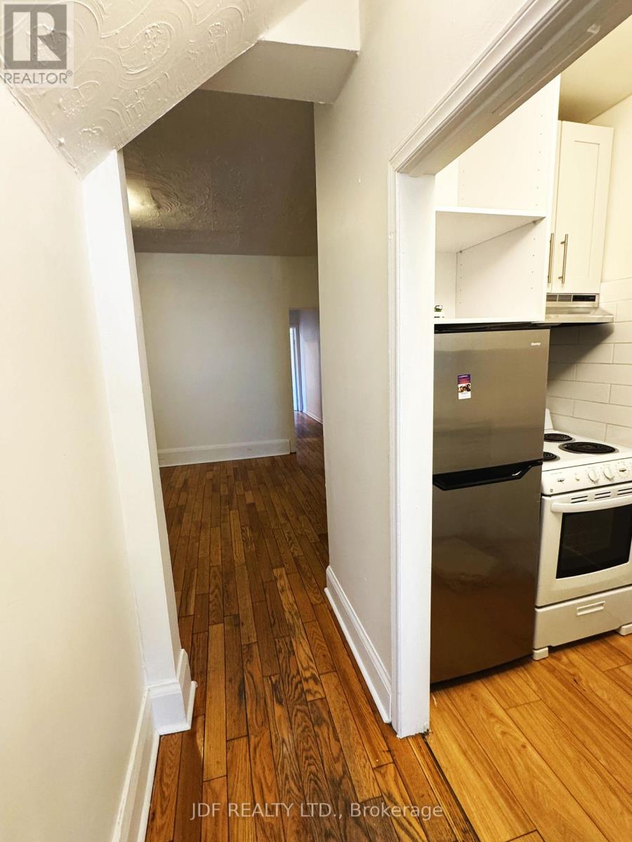 Main Floor - 383 Lansdowne Avenue, Toronto, Ontario  M6H 3Y2 - Photo 7 - C13419544
