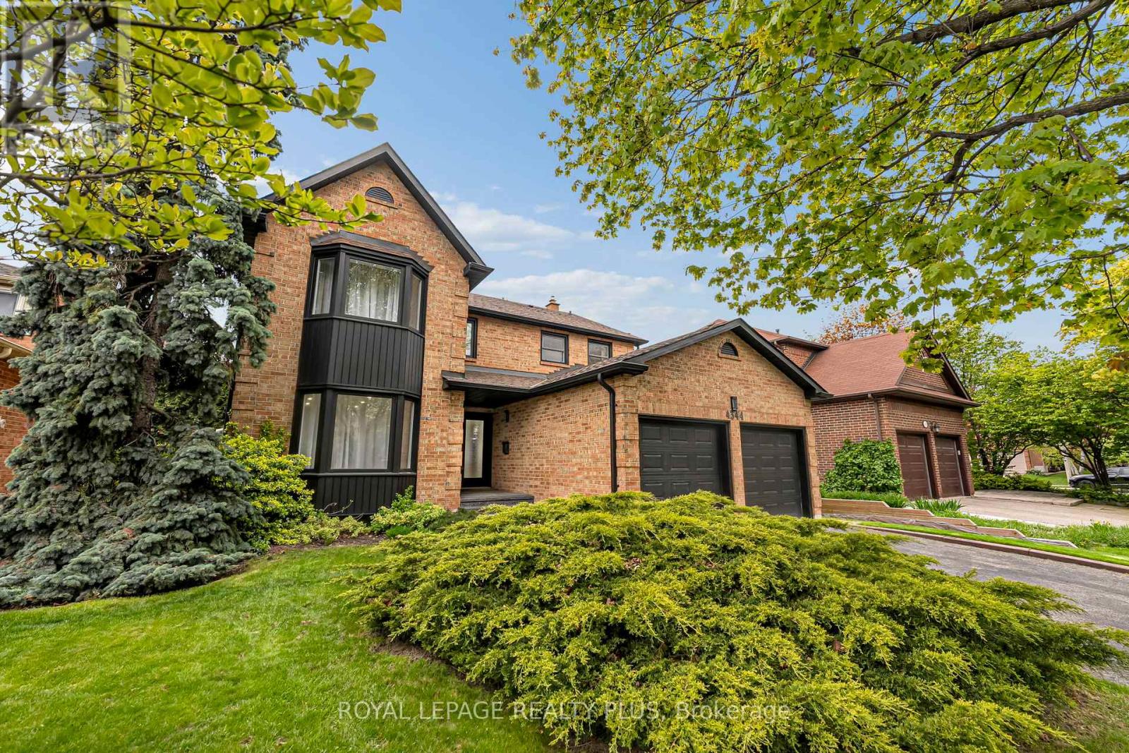 4344 Dallas Court, Mississauga, Ontario  L4W 4G7 - Photo 2 - W13230710