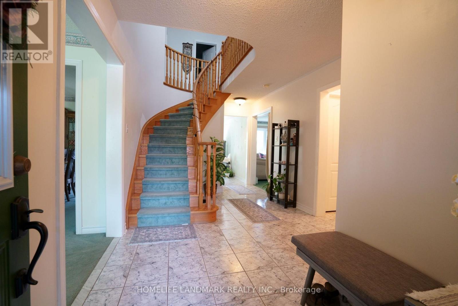2914 Peacock Drive, Mississauga, Ontario  L5M 5S2 - Photo 2 - W13709110