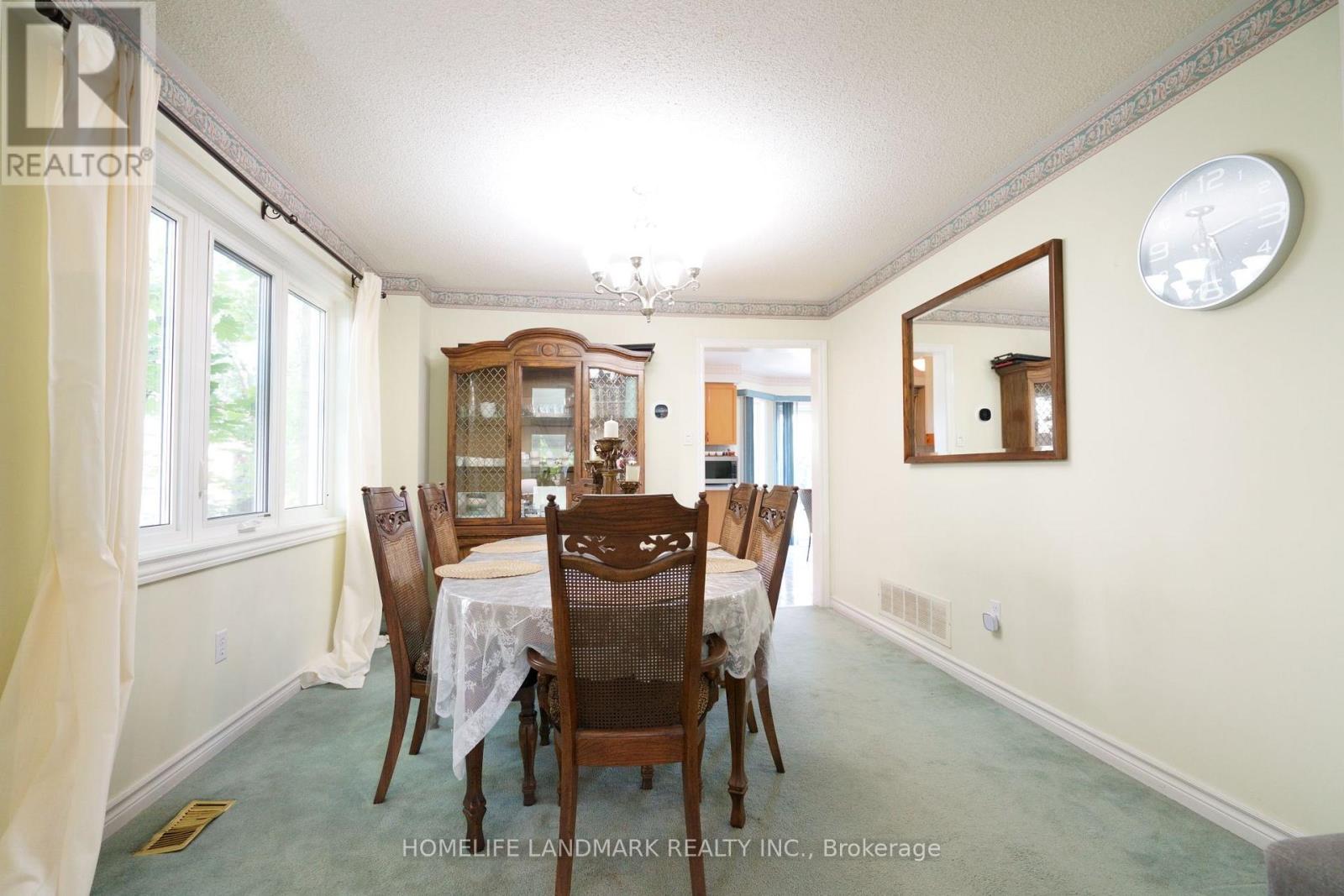 2914 Peacock Drive, Mississauga, Ontario  L5M 5S2 - Photo 3 - W13709110
