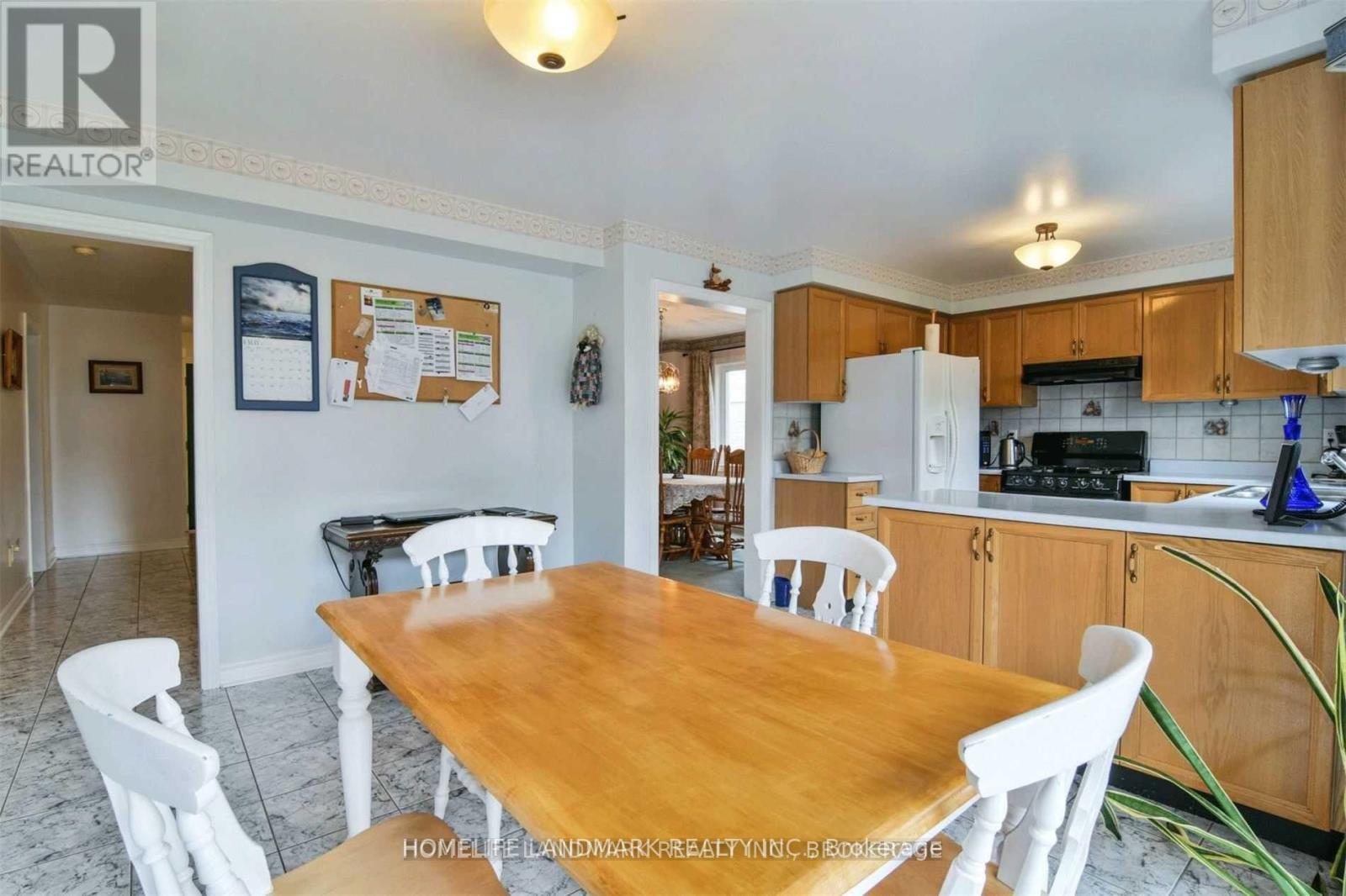 2914 Peacock Drive, Mississauga, Ontario  L5M 5S2 - Photo 4 - W13709110