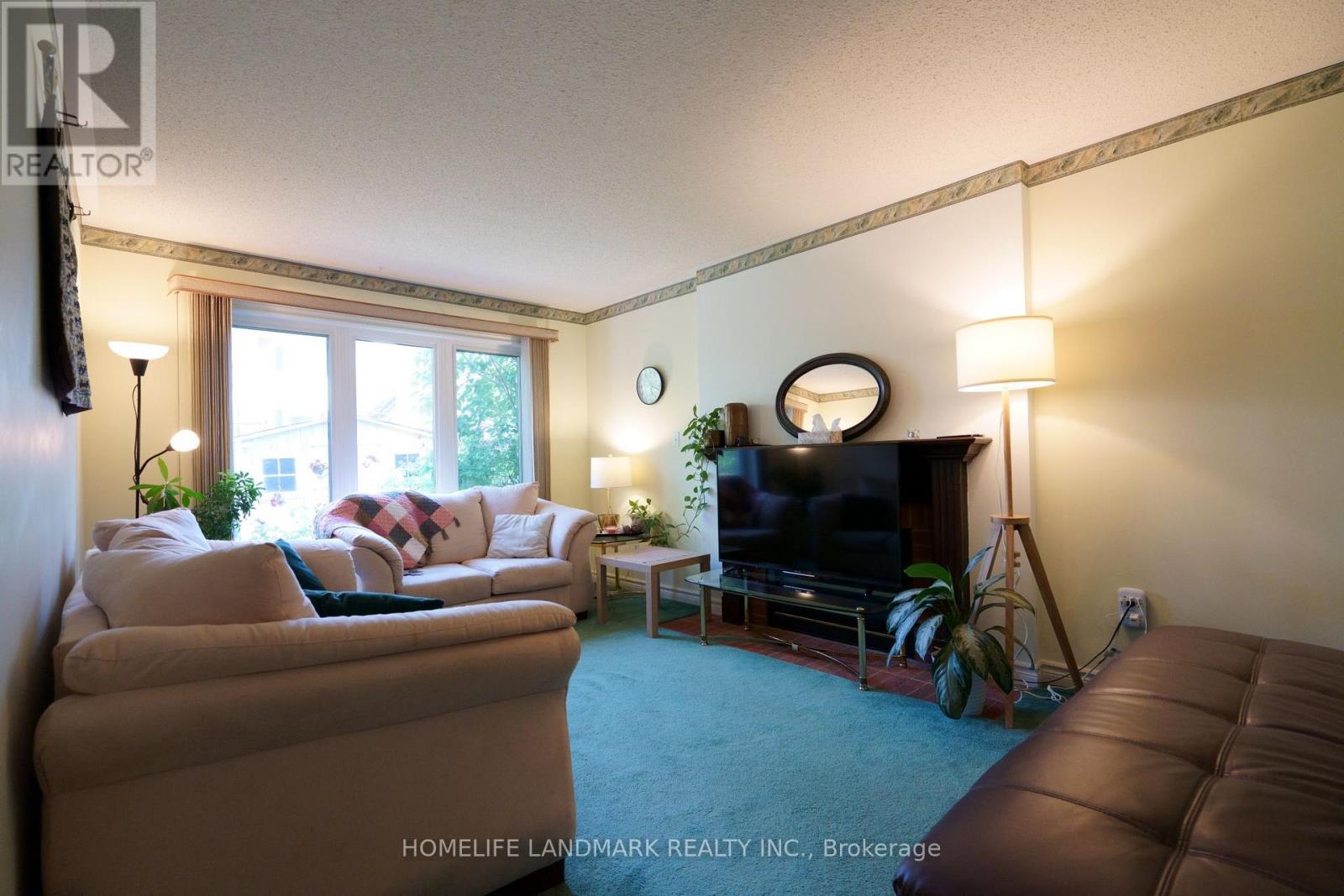 2914 Peacock Drive, Mississauga, Ontario  L5M 5S2 - Photo 7 - W13709110
