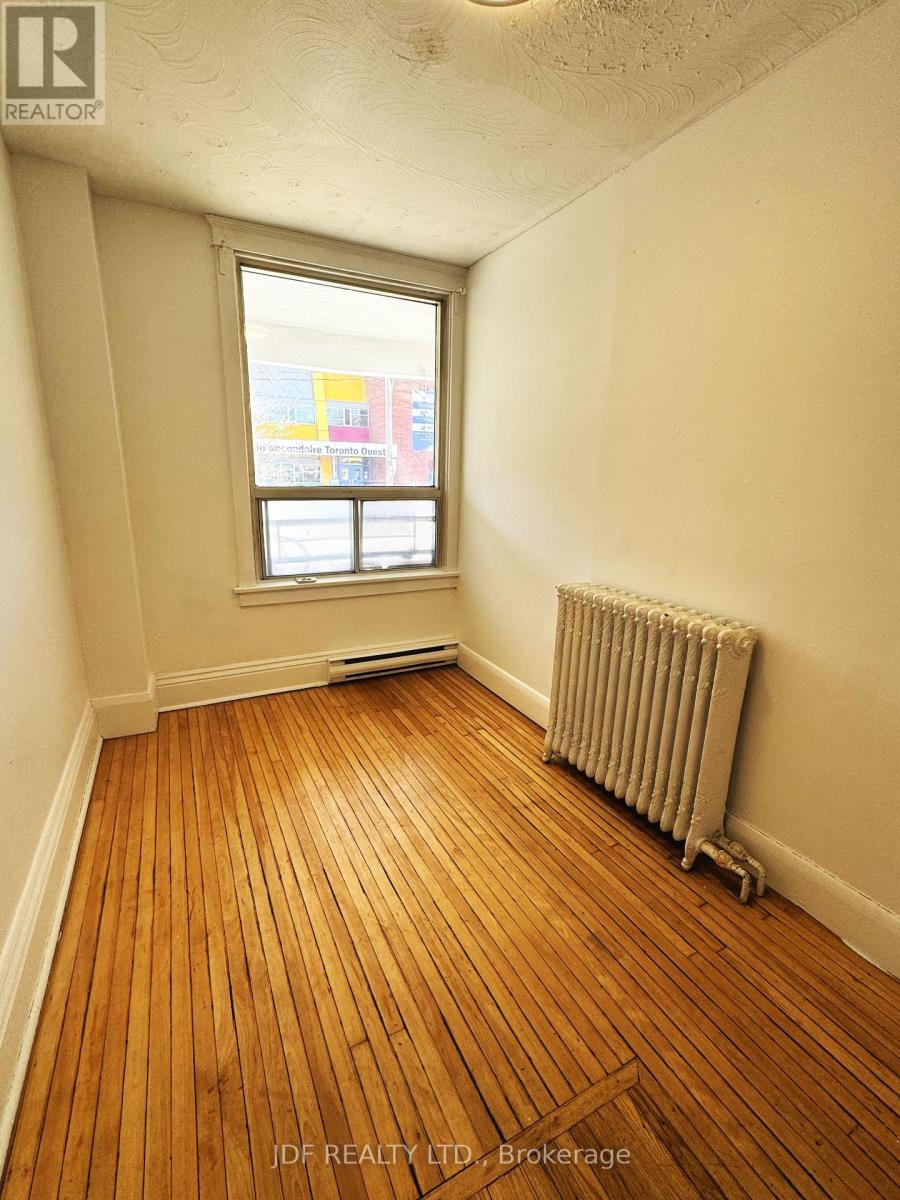 Main Floor - 383 Lansdowne Avenue, Toronto, Ontario  M6H 3Y2 - Photo 9 - C13419544