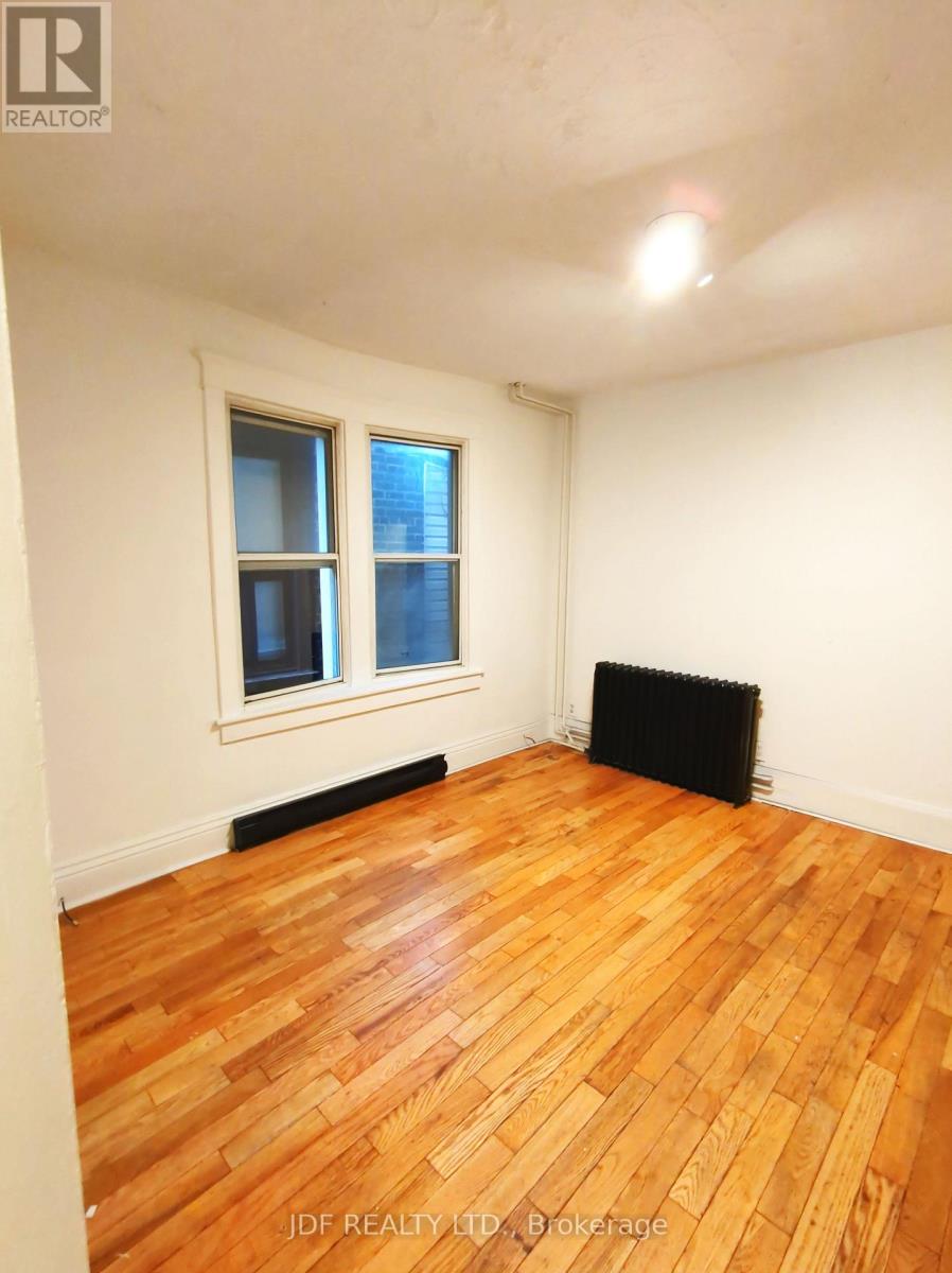 Main Floor - 383 Lansdowne Avenue, Toronto, Ontario  M6H 3Y2 - Photo 11 - C13419544