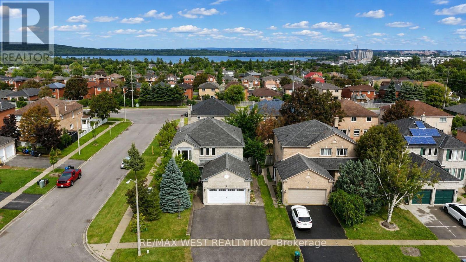 1 Cardinal Street, Barrie, Ontario  L4M 6C8 - Photo 2 - S13707842