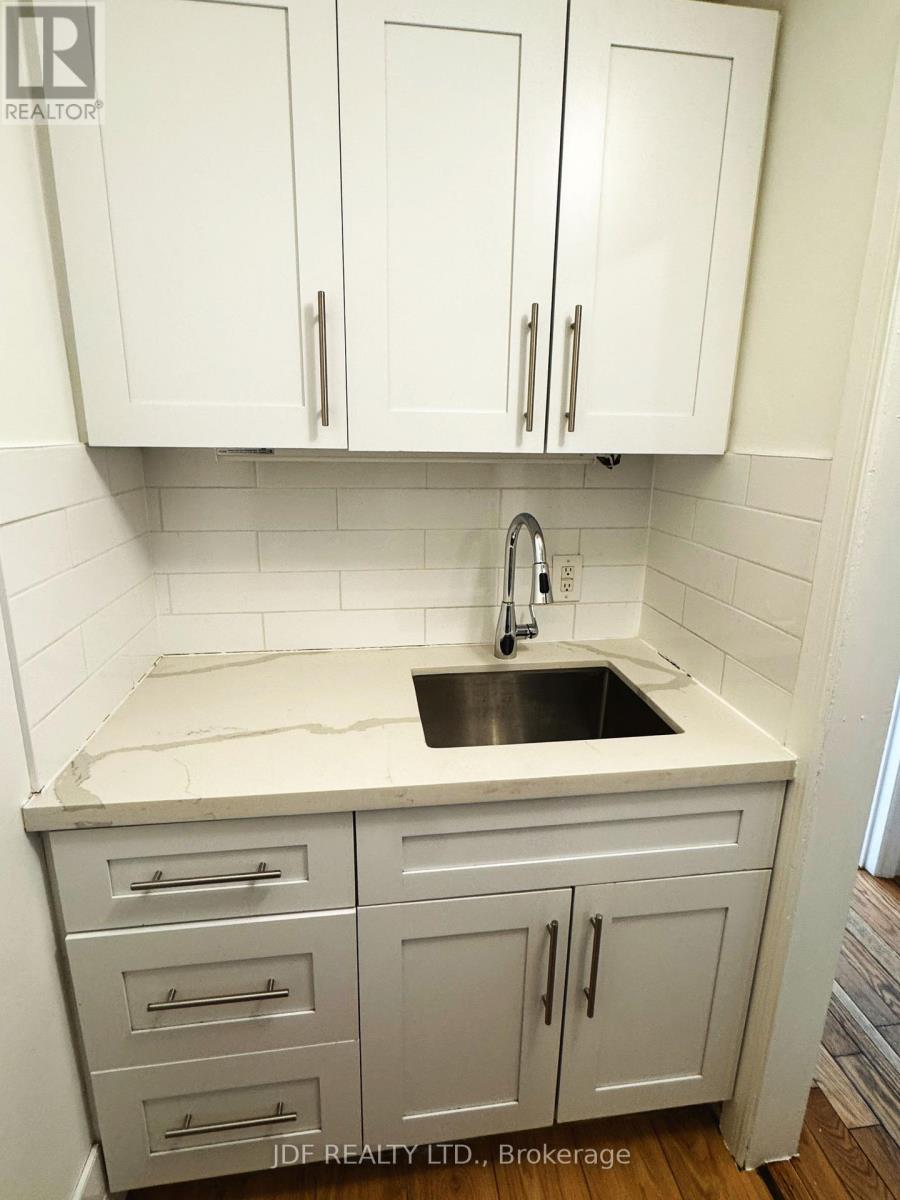Main Floor - 383 Lansdowne Avenue, Toronto, Ontario  M6H 3Y2 - Photo 8 - C13419544