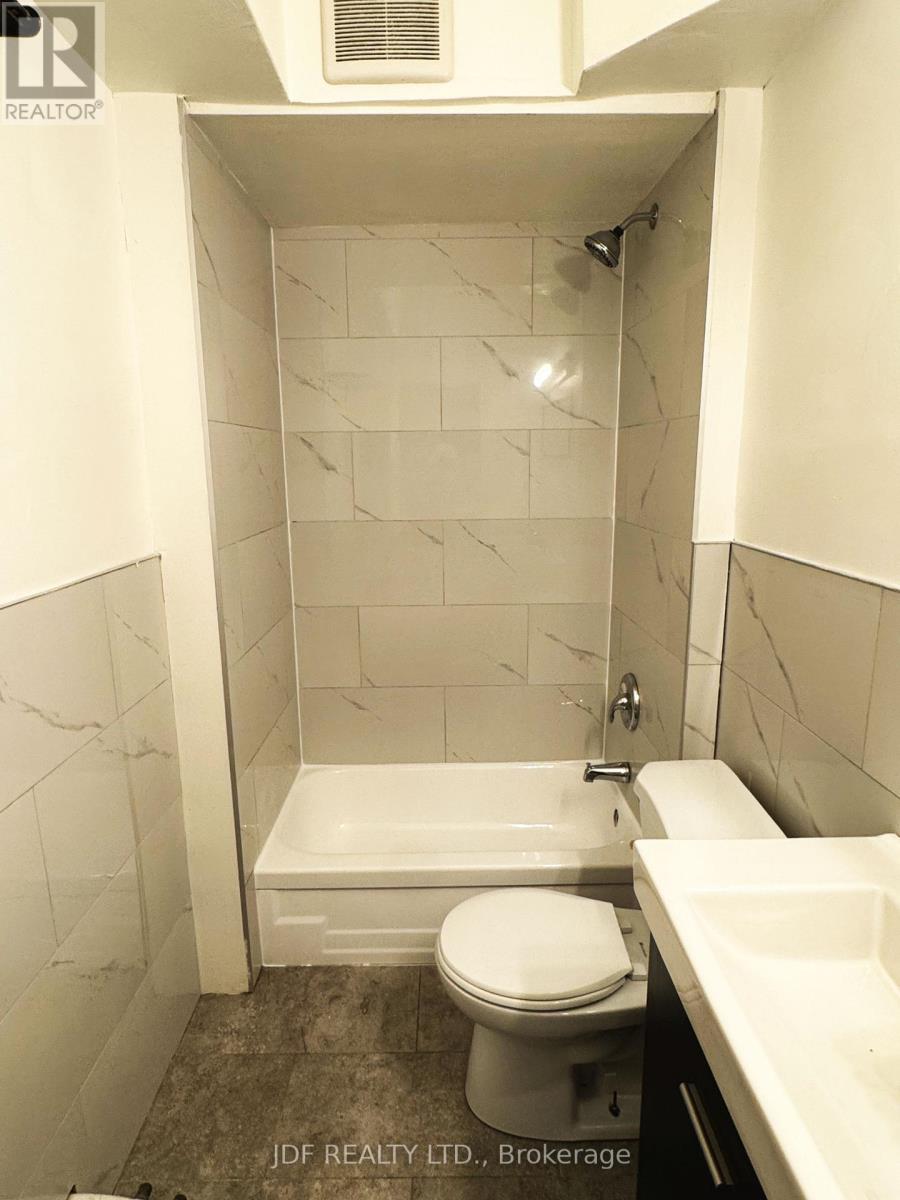 Main Floor - 383 Lansdowne Avenue, Toronto, Ontario  M6H 3Y2 - Photo 14 - C13419544