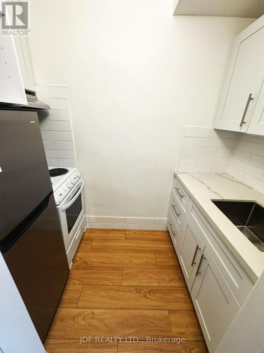 Main Floor - 383 Lansdowne Avenue, Toronto, Ontario  M6H 3Y2 - Photo 6 - C13419544