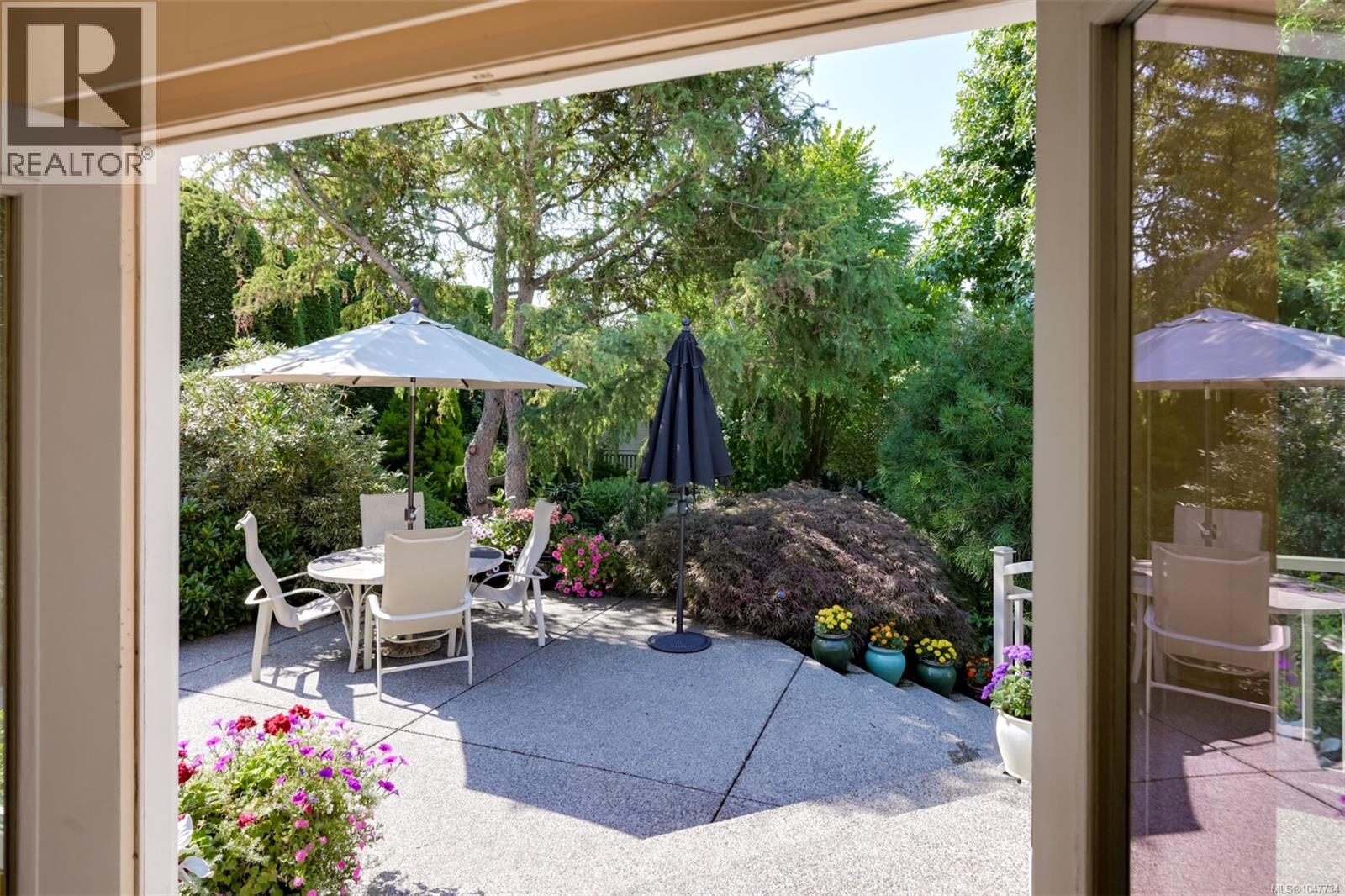 1557 Edgemont Rd, Saanich, British Columbia  V8N 4P7 - Photo 14 - 1047734