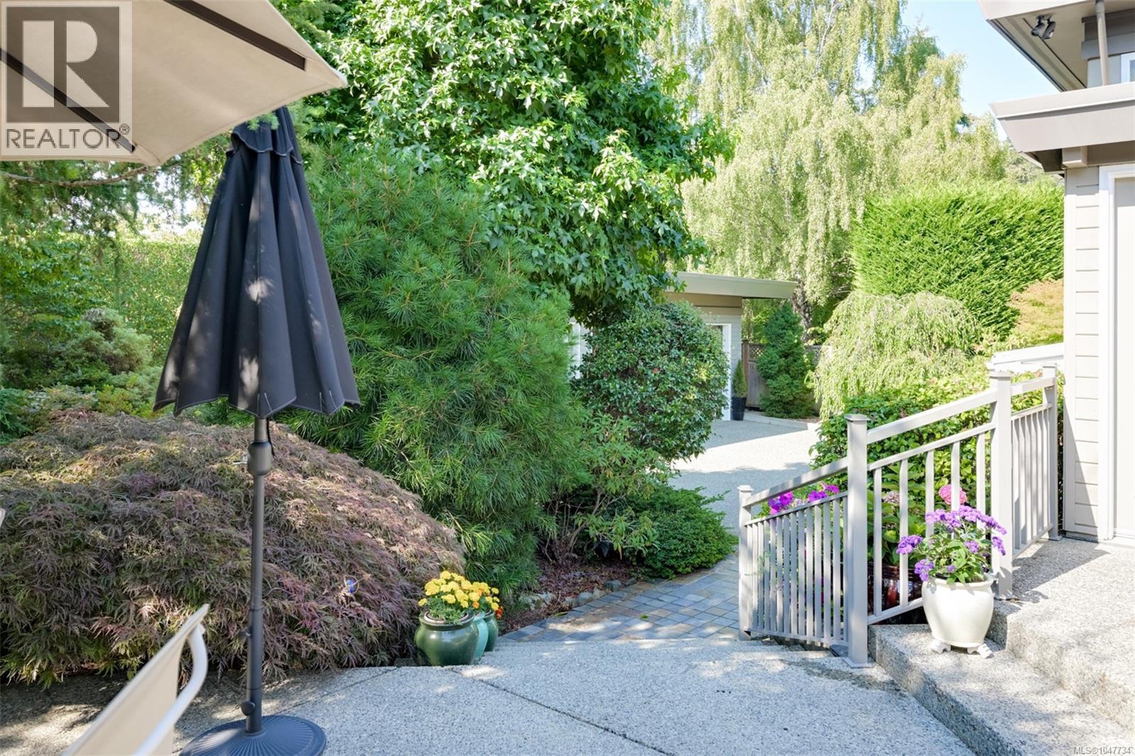1557 Edgemont Rd, Saanich, British Columbia  V8N 4P7 - Photo 16 - 1047734
