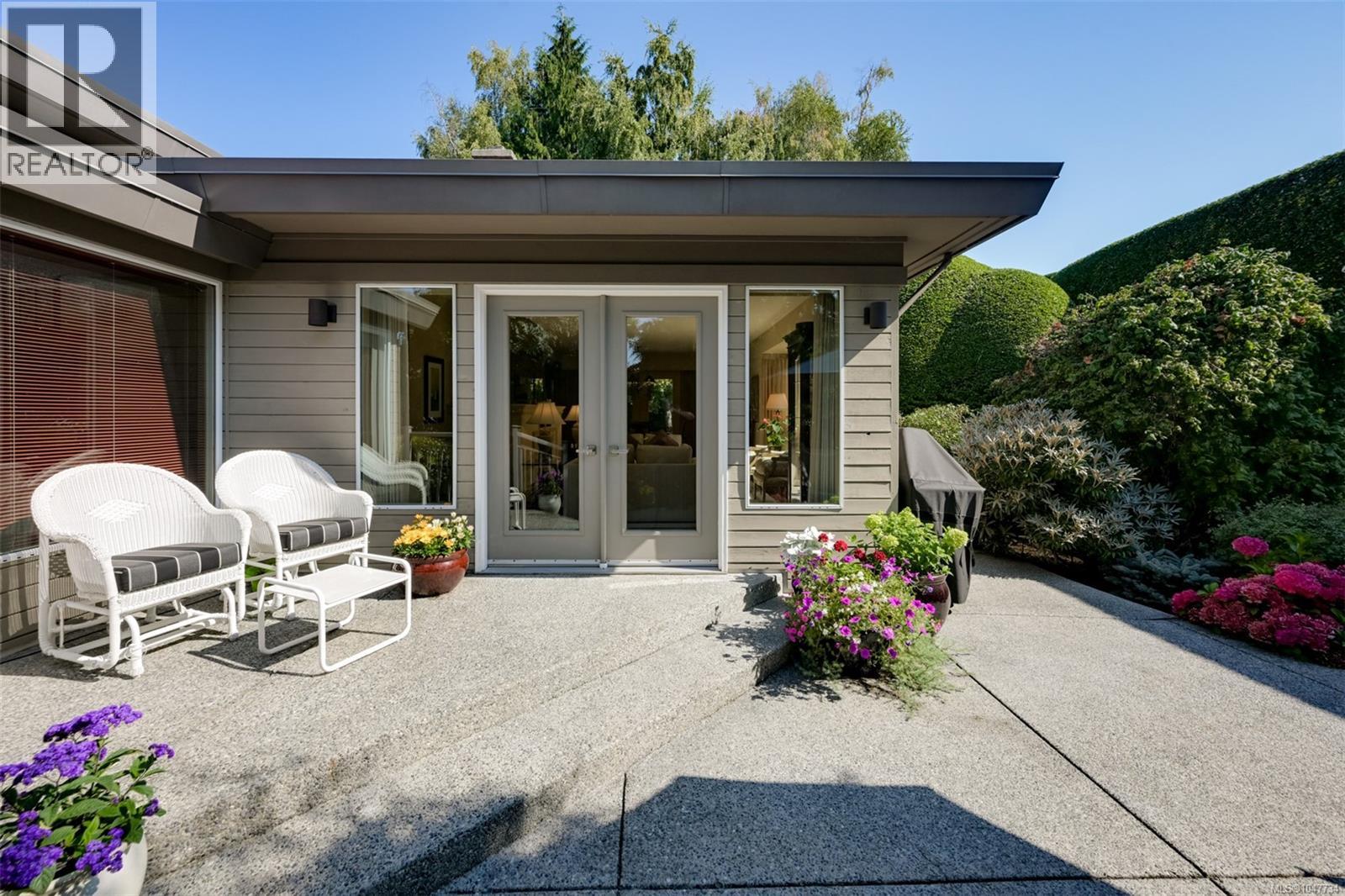 1557 Edgemont Rd, Saanich, British Columbia  V8N 4P7 - Photo 18 - 1047734