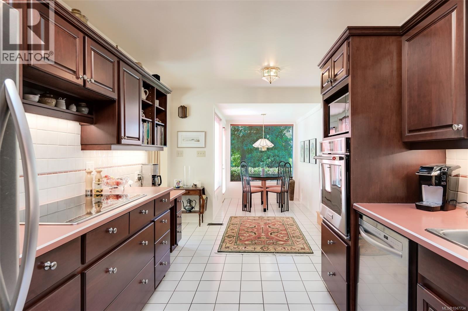 1557 Edgemont Rd, Saanich, British Columbia  V8N 4P7 - Photo 19 - 1047734