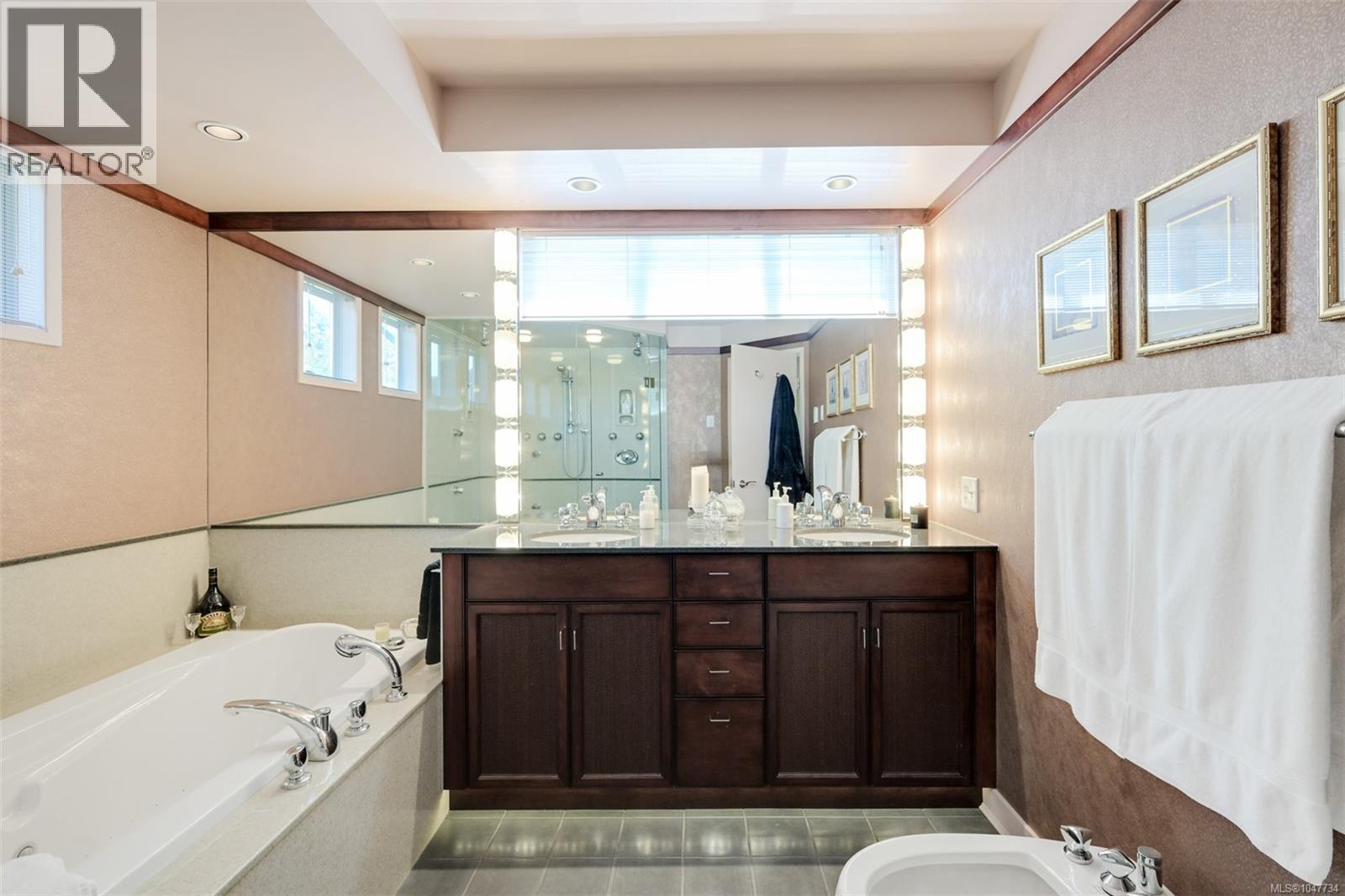 1557 Edgemont Rd, Saanich, British Columbia  V8N 4P7 - Photo 27 - 1047734