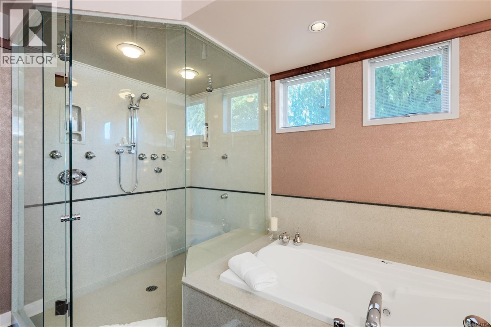 1557 Edgemont Rd, Saanich, British Columbia  V8N 4P7 - Photo 28 - 1047734